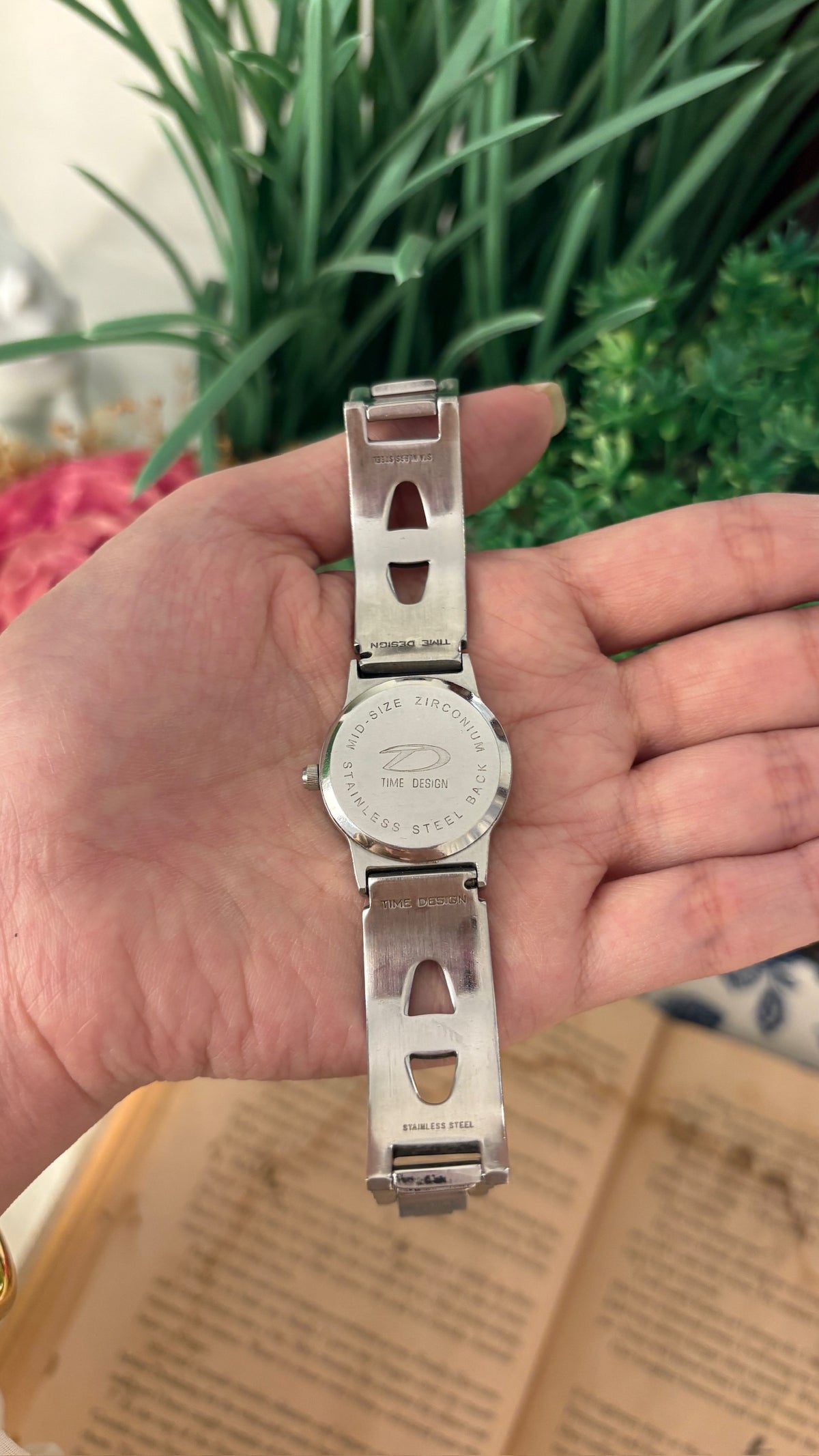 Rare Vintage Time Design Retro Pattern Mint Dial Watch in Silver Tone Quartz