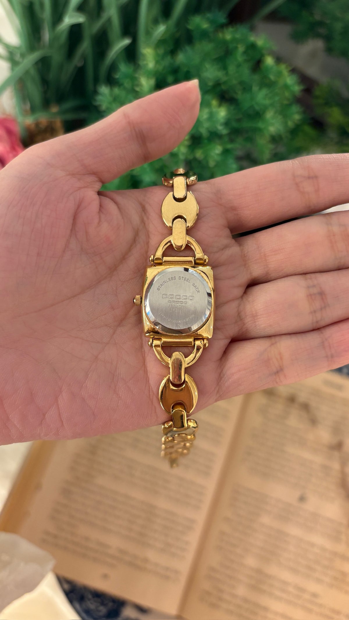 Rare Vintage Cocco Croco Mother of Pearl Dial Marina Link Watch in Gold Tone Quartz