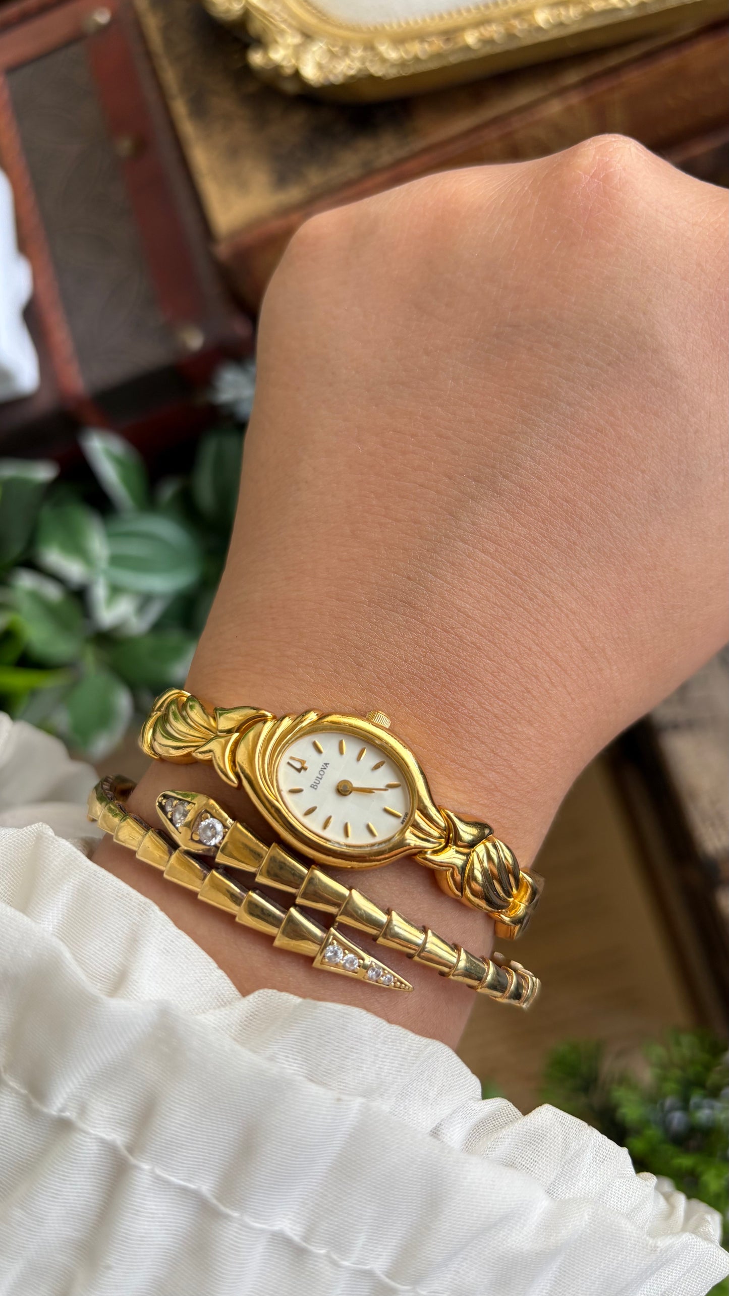 Extremely Rare Vintage Bulova Watch in Gold Tone Shell Straps