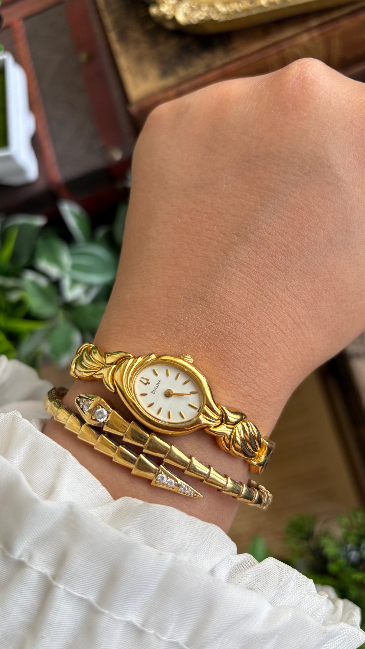 Extremely Rare Vintage Bulova Watch in Gold Tone Shell Straps