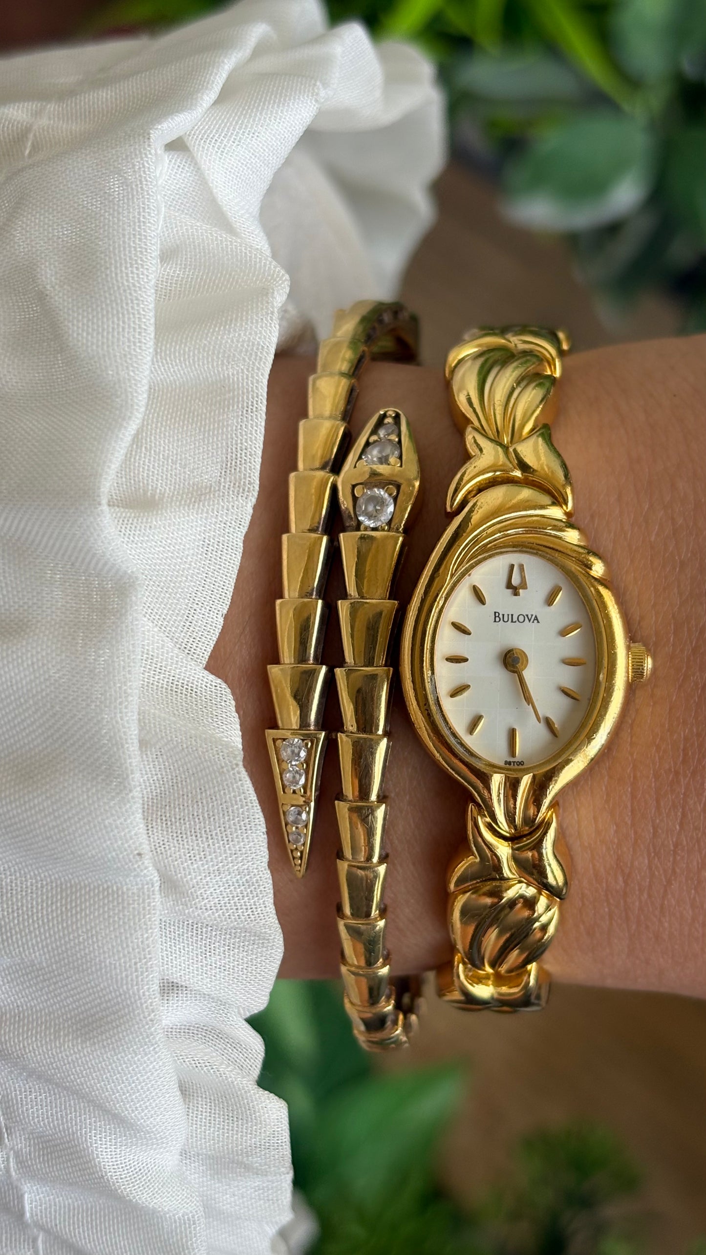 Extremely Rare Vintage Bulova Watch in Gold Tone Shell Straps