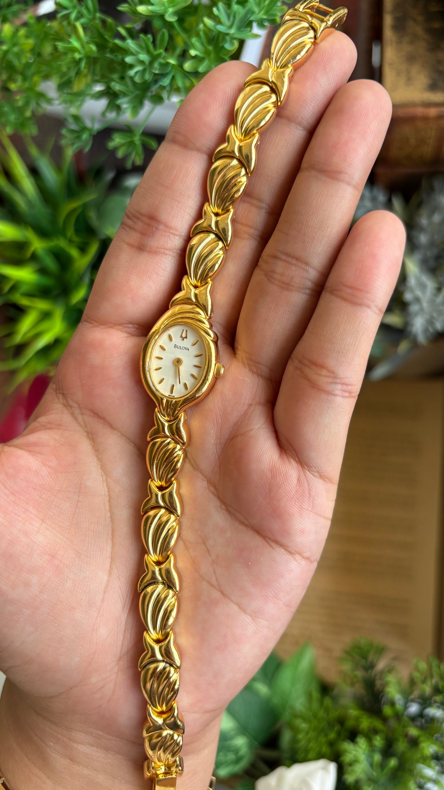 Extremely Rare Vintage Bulova Watch in Gold Tone Shell Straps