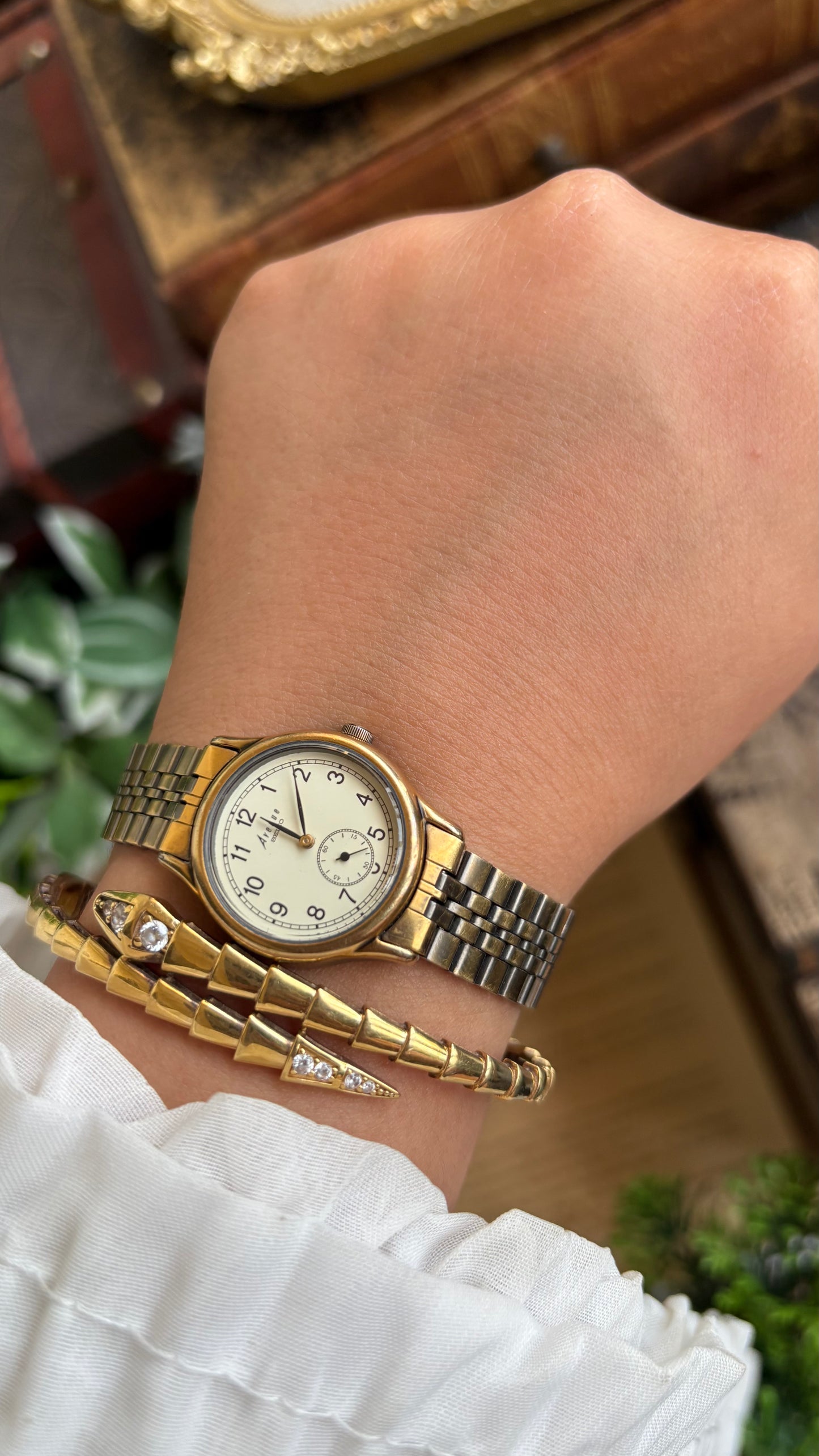 Vintage Seiko Avenue Watch in Vintage Gold Tone Working Chrono