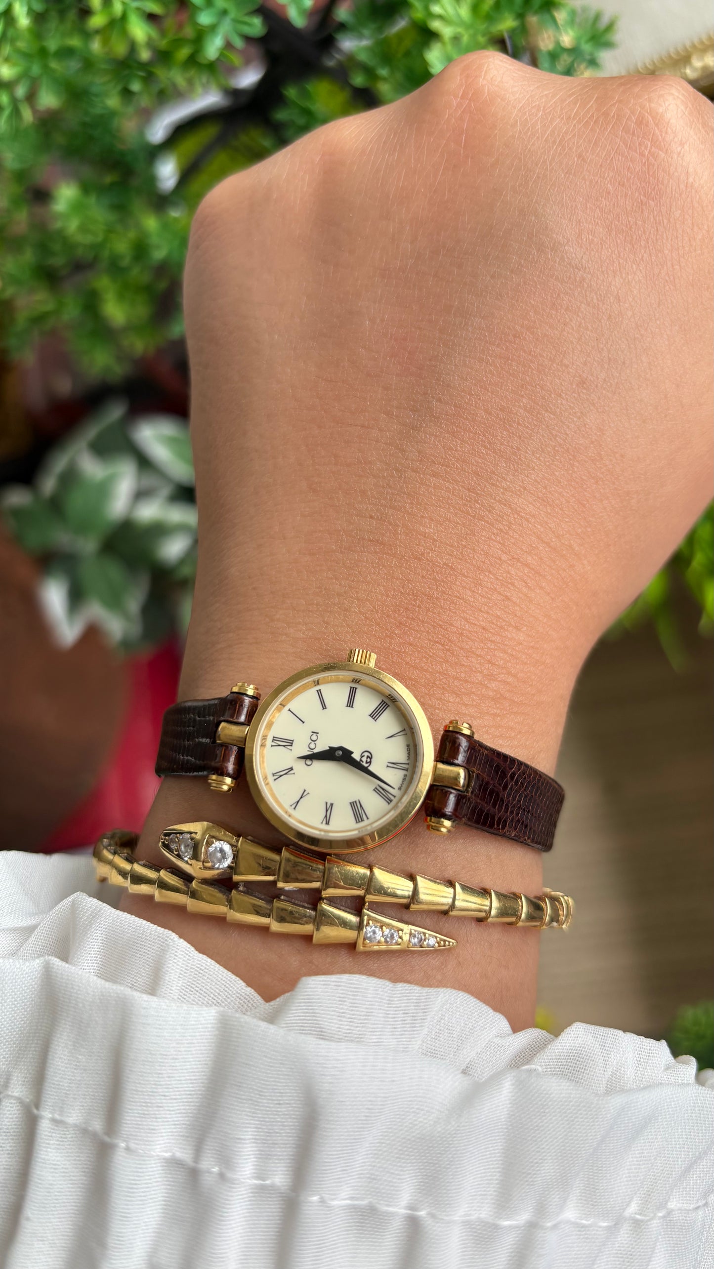 Vintage Gucci Women’s Dress Watch in Brown Leather Strap Rare Cherryline Bezel Accent in Roman Dial with Gucci Box