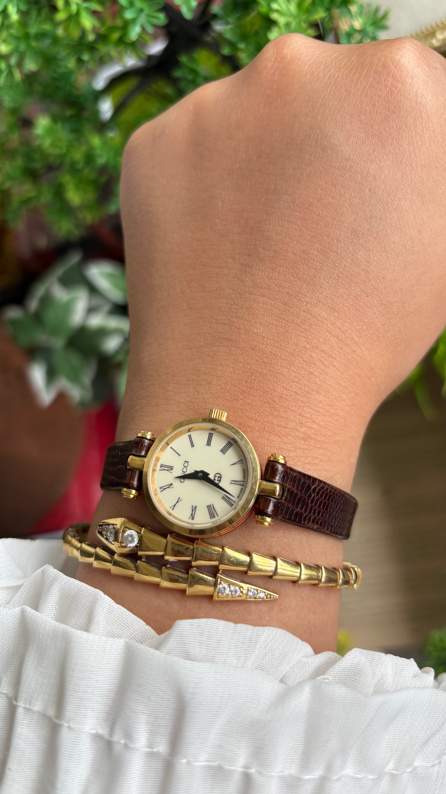 Vintage Gucci Women’s Dress Watch in Brown Leather Strap Rare Cherryline Bezel Accent in Roman Dial with Gucci Box