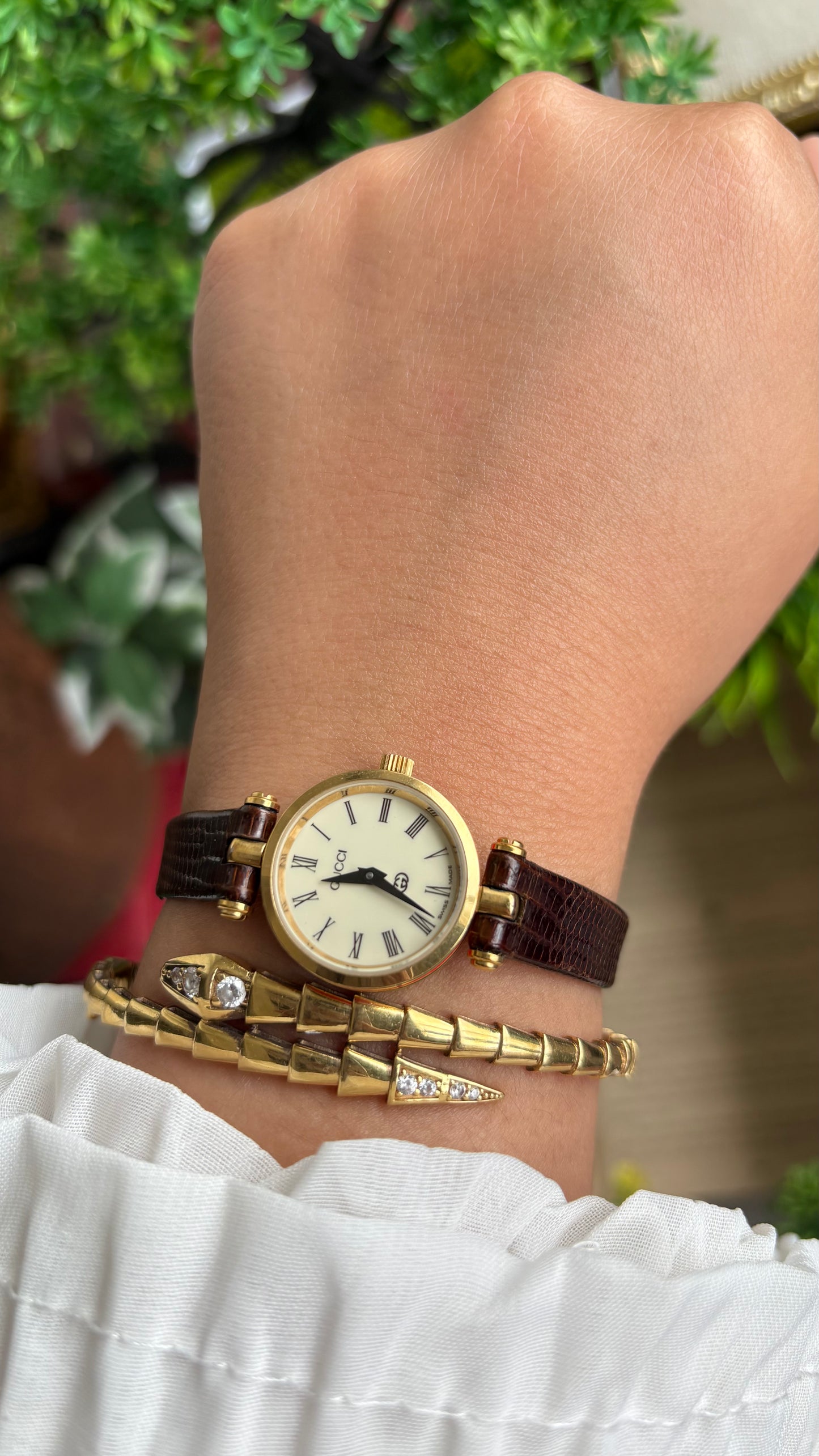 Vintage Gucci Women’s Dress Watch in Brown Leather Strap Rare Cherryline Bezel Accent in Roman Dial with Gucci Box