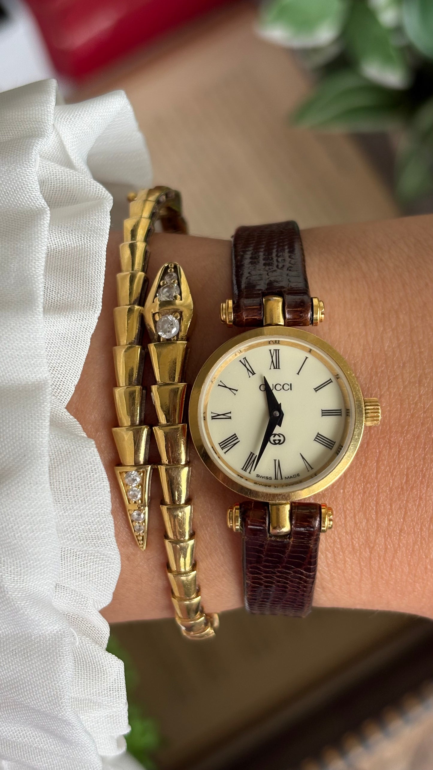 Vintage Gucci Women’s Dress Watch in Brown Leather Strap Rare Cherryline Bezel Accent in Roman Dial with Gucci Box