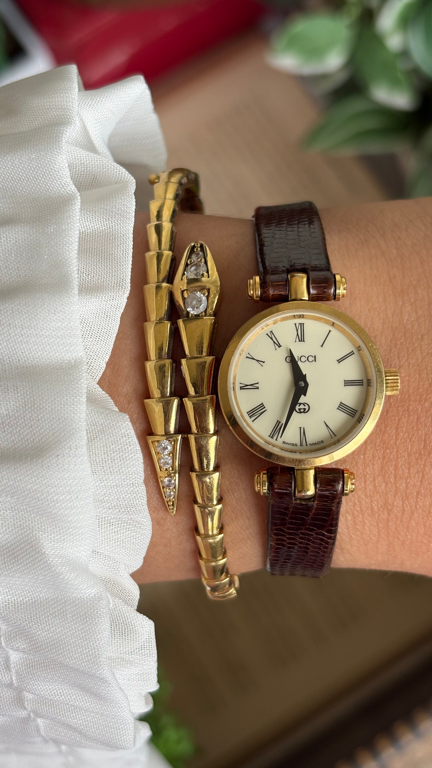 Vintage Gucci Women’s Dress Watch in Brown Leather Strap Rare Cherryline Bezel Accent in Roman Dial with Gucci Box