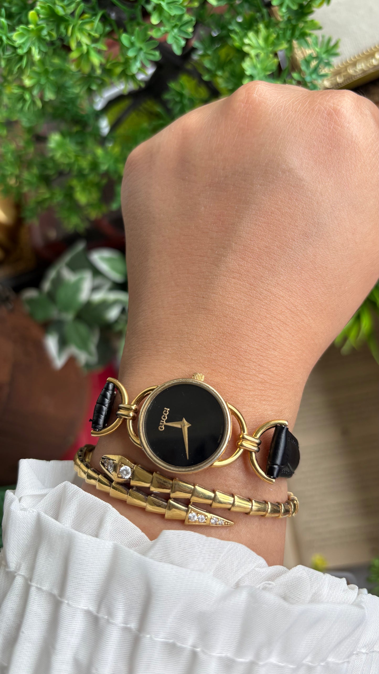 Vintage Gucci Rare Women’s Dress Watch in Black Leather Strap with Gucci Box