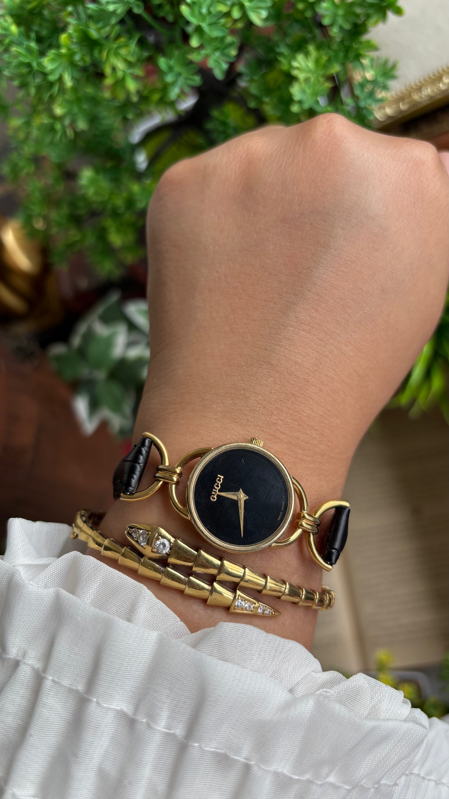 Vintage Gucci Rare Women’s Dress Watch in Black Leather Strap with Gucci Box