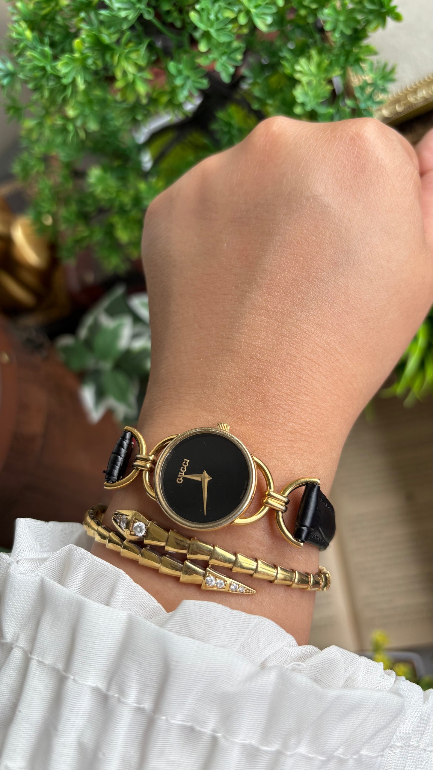 Vintage Gucci Rare Women’s Dress Watch in Black Leather Strap with Gucci Box