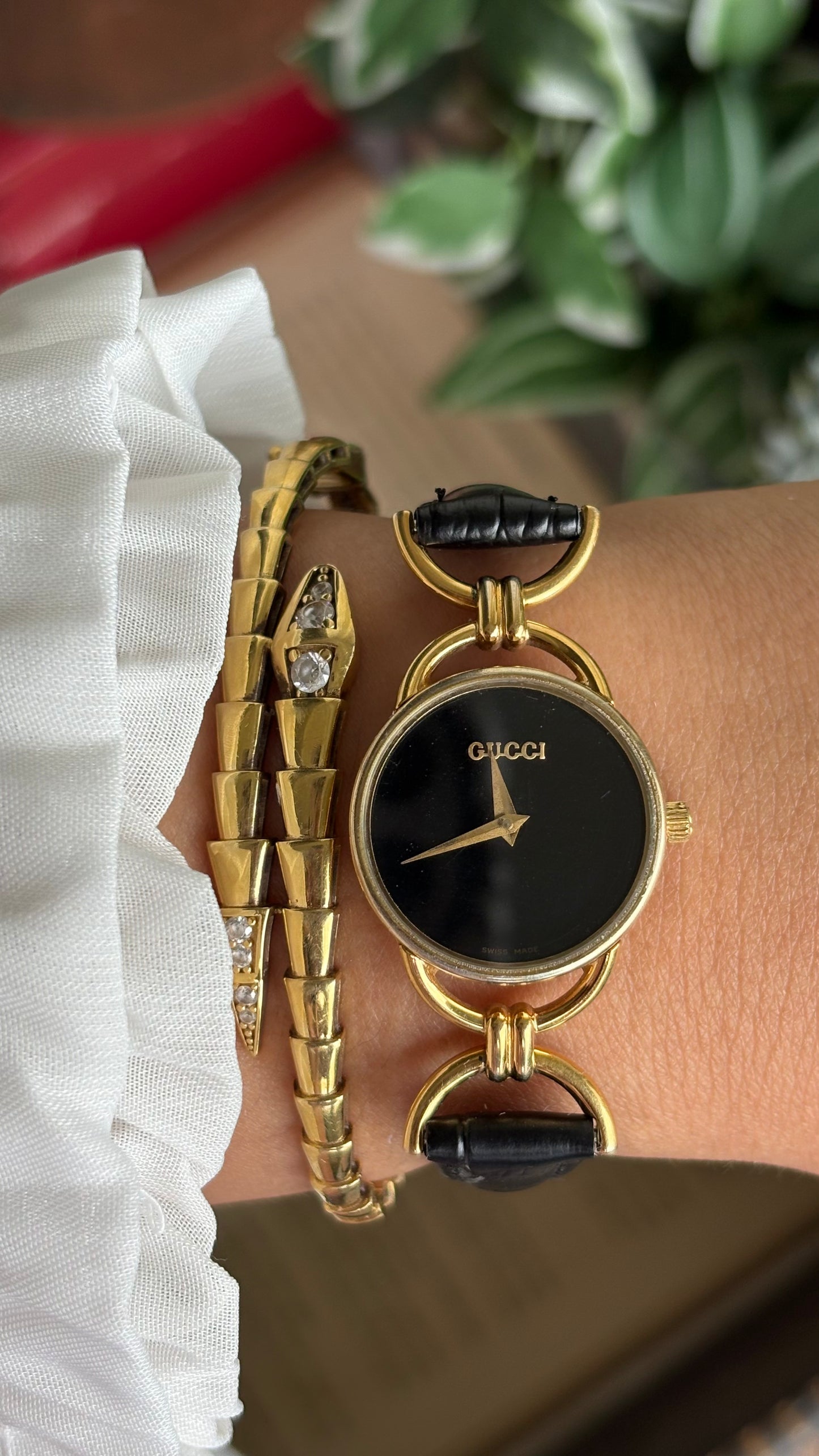 Vintage Gucci Rare Women’s Dress Watch in Black Leather Strap with Gucci Box