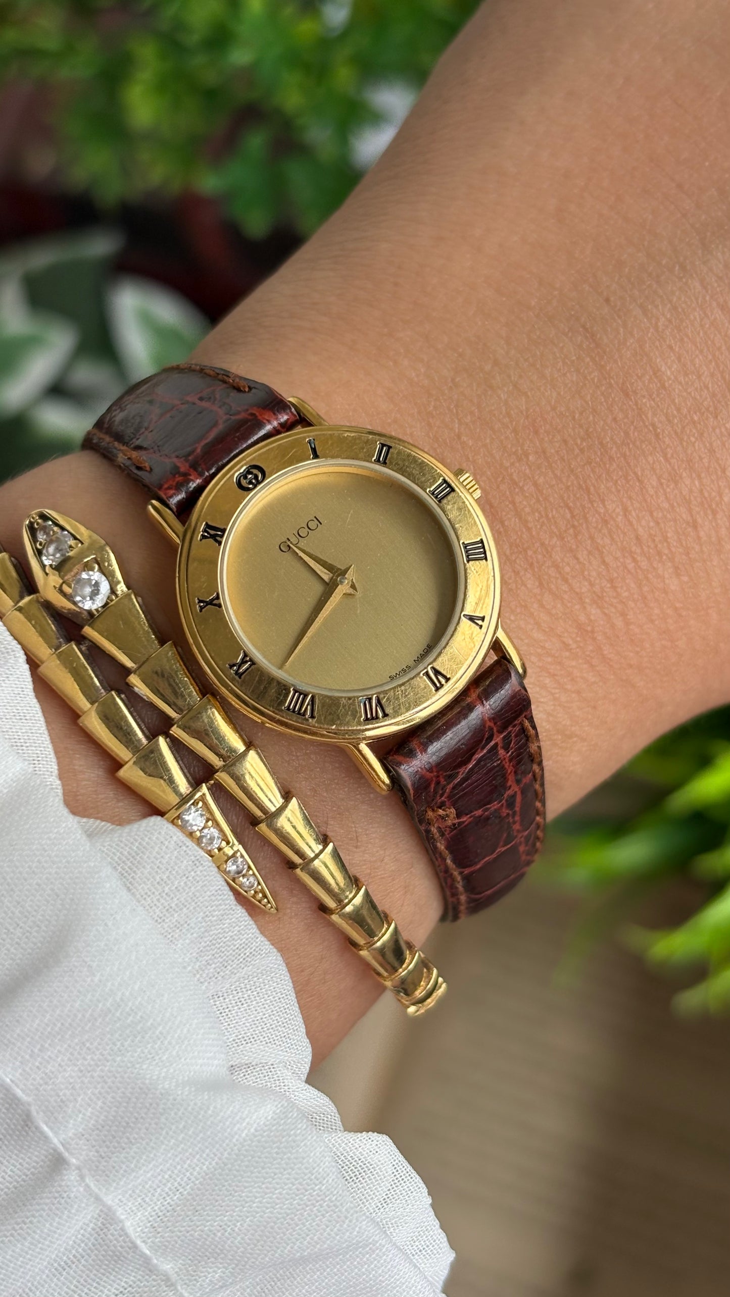 Vintage Gucci Women’s Dress Watch in Brown Leather Strap Classic Roman Bezel