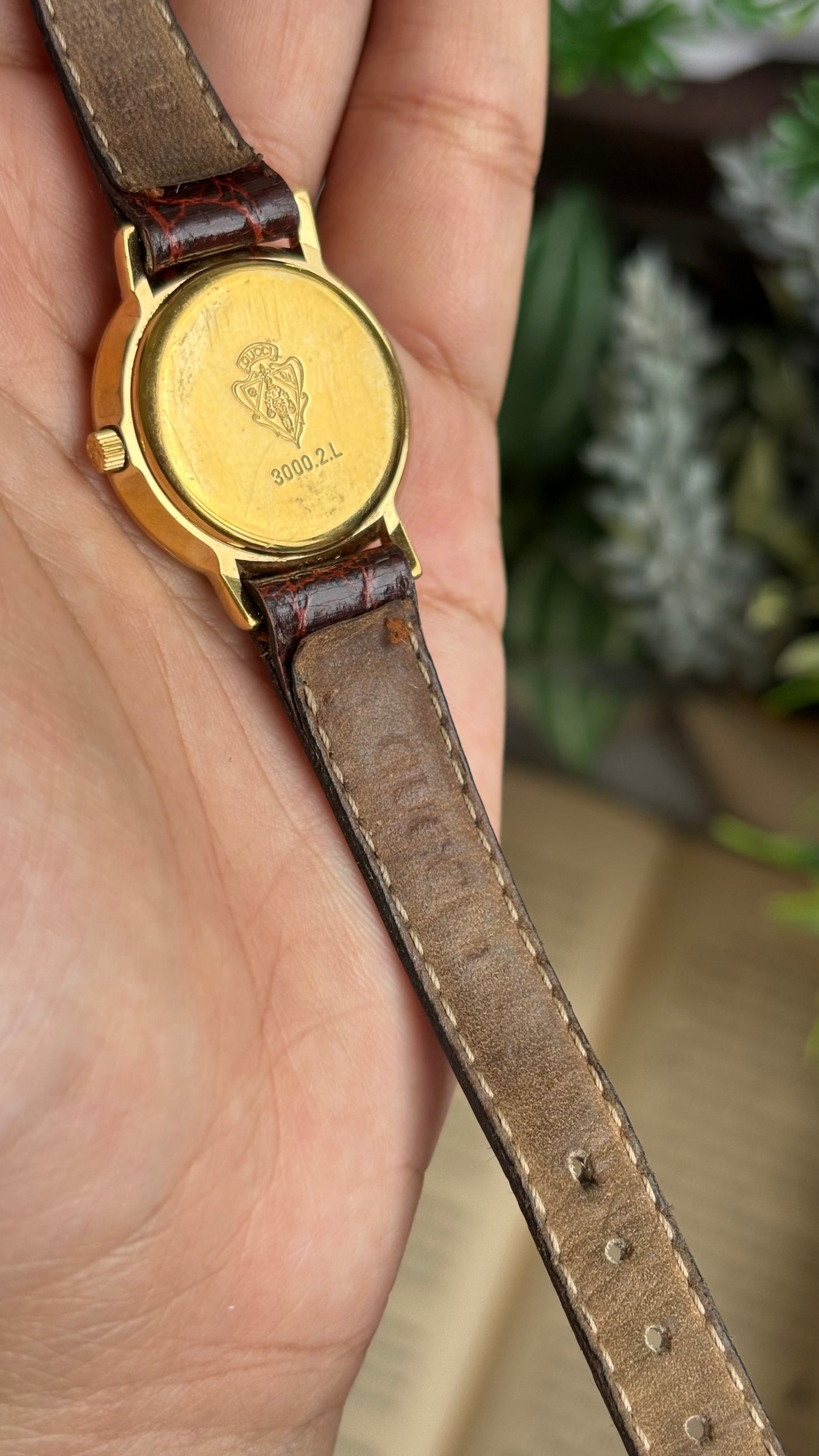 Vintage Gucci Women’s Dress Watch in Brown Leather Strap Classic Roman Bezel