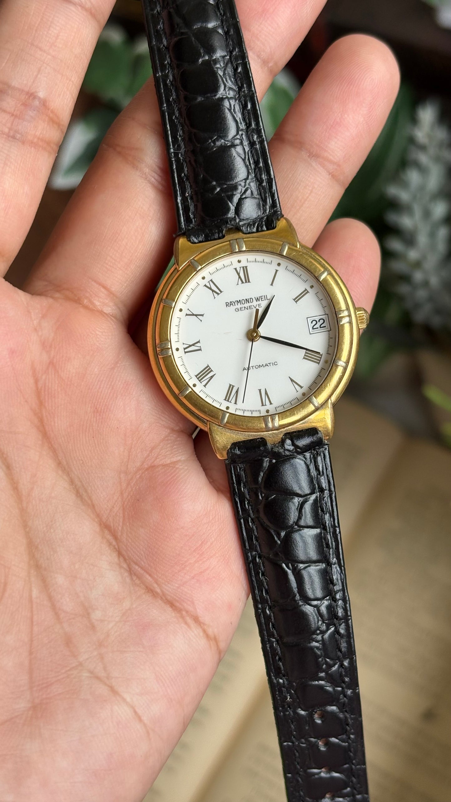 Vintage Raymond Weil Automatic Men’s Dress Watch in Black Leather Strap with Window Date Roman Dial