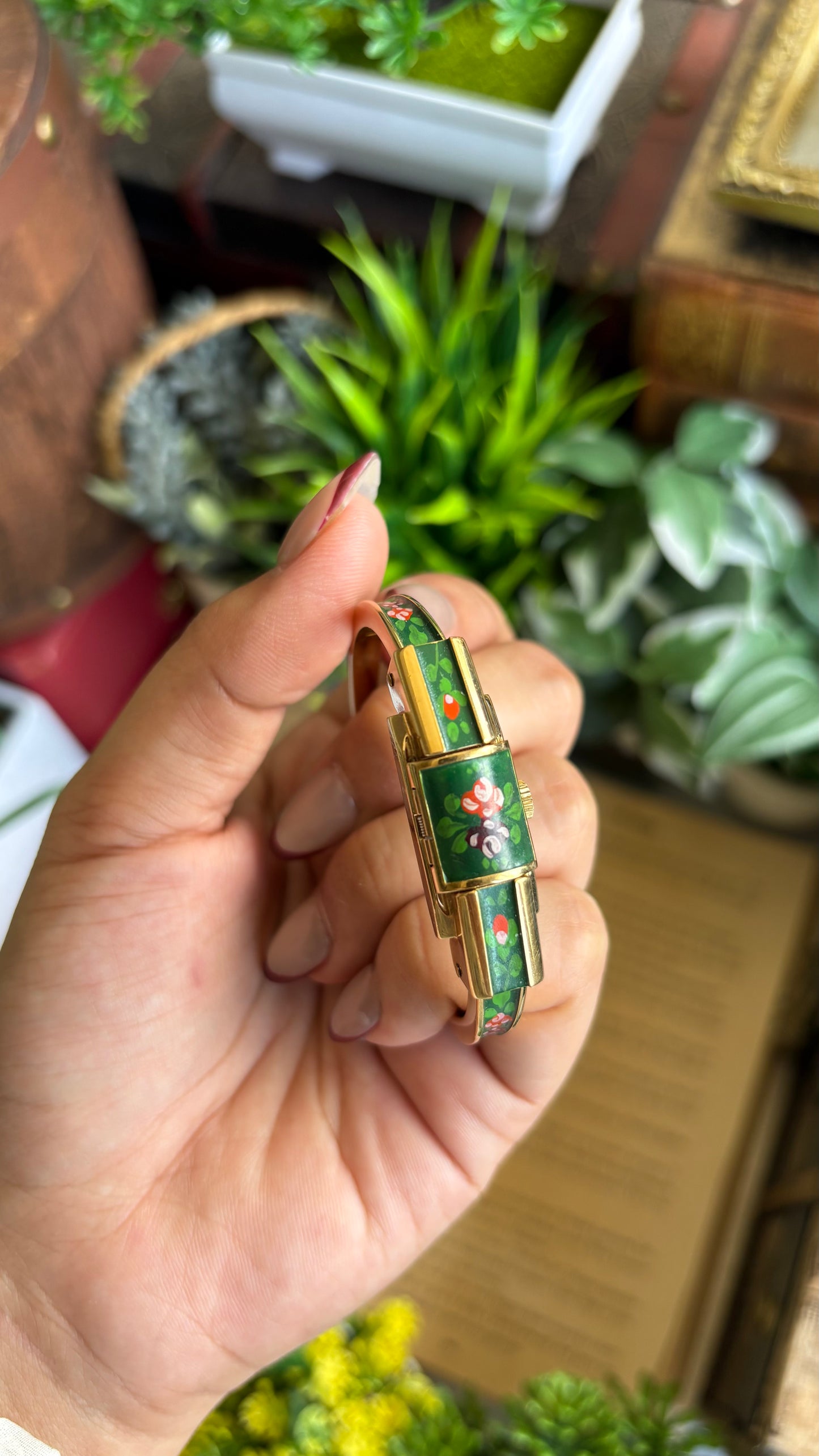 Extremely Rare Vintage Flower Peekaboo Watch in Gold Tone Swiss Made