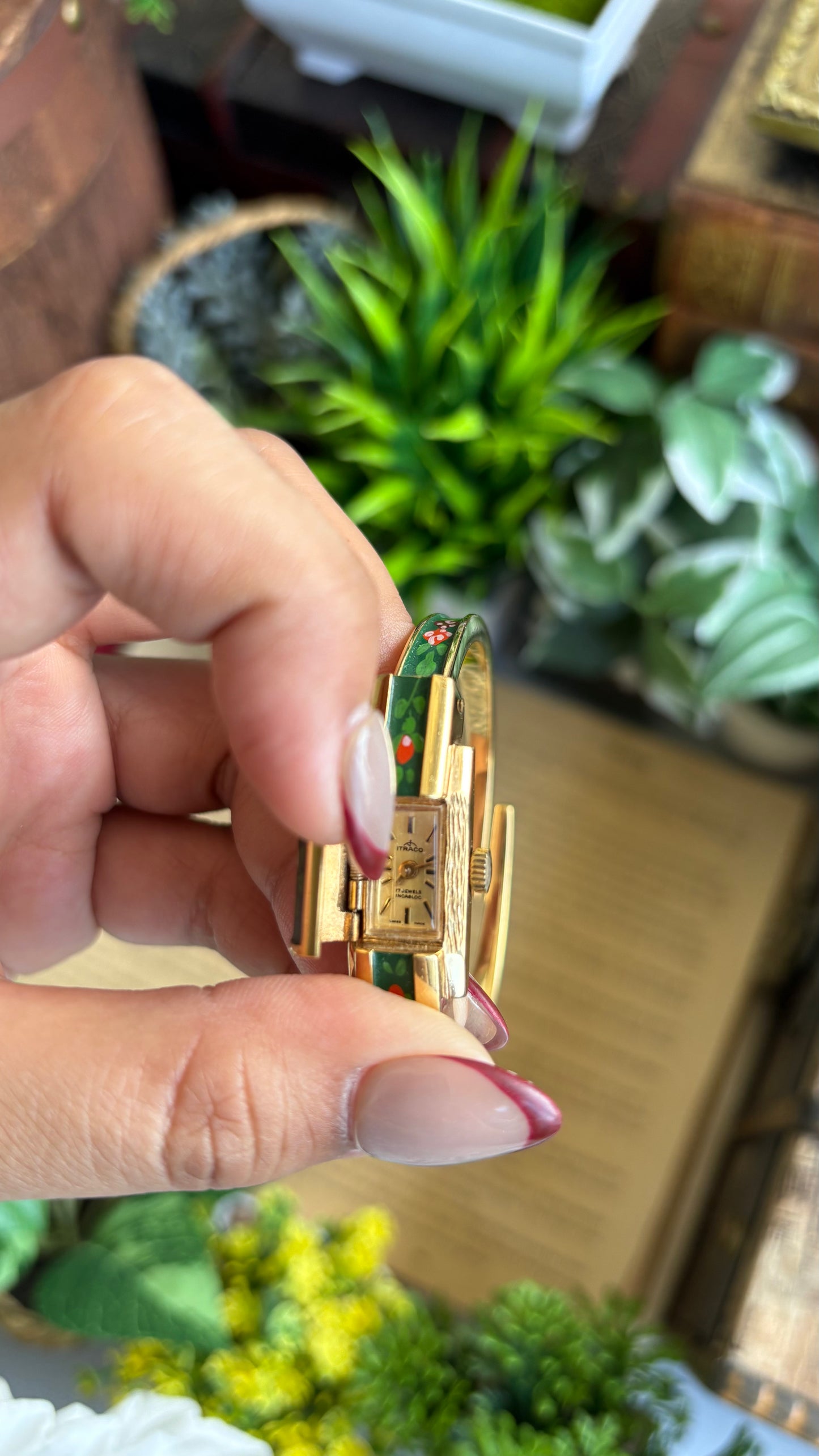 Extremely Rare Vintage Flower Peekaboo Watch in Gold Tone Swiss Made