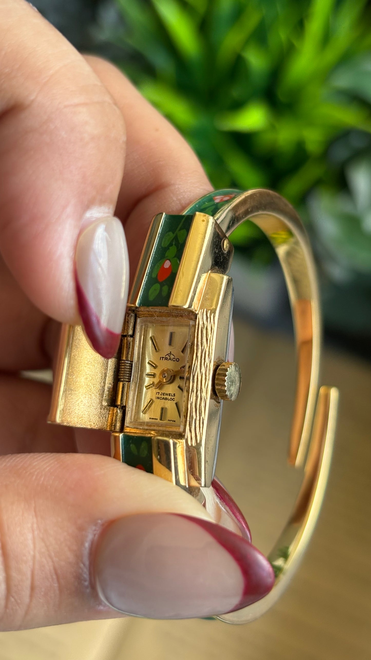 Extremely Rare Vintage Flower Peekaboo Watch in Gold Tone Swiss Made
