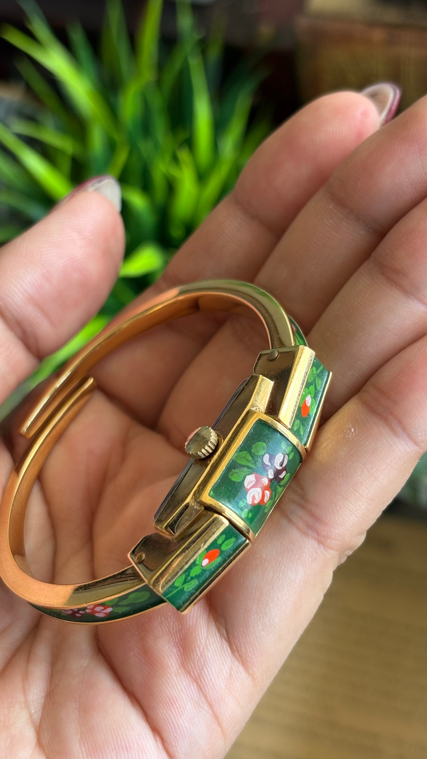 Extremely Rare Vintage Flower Peekaboo Watch in Gold Tone Swiss Made