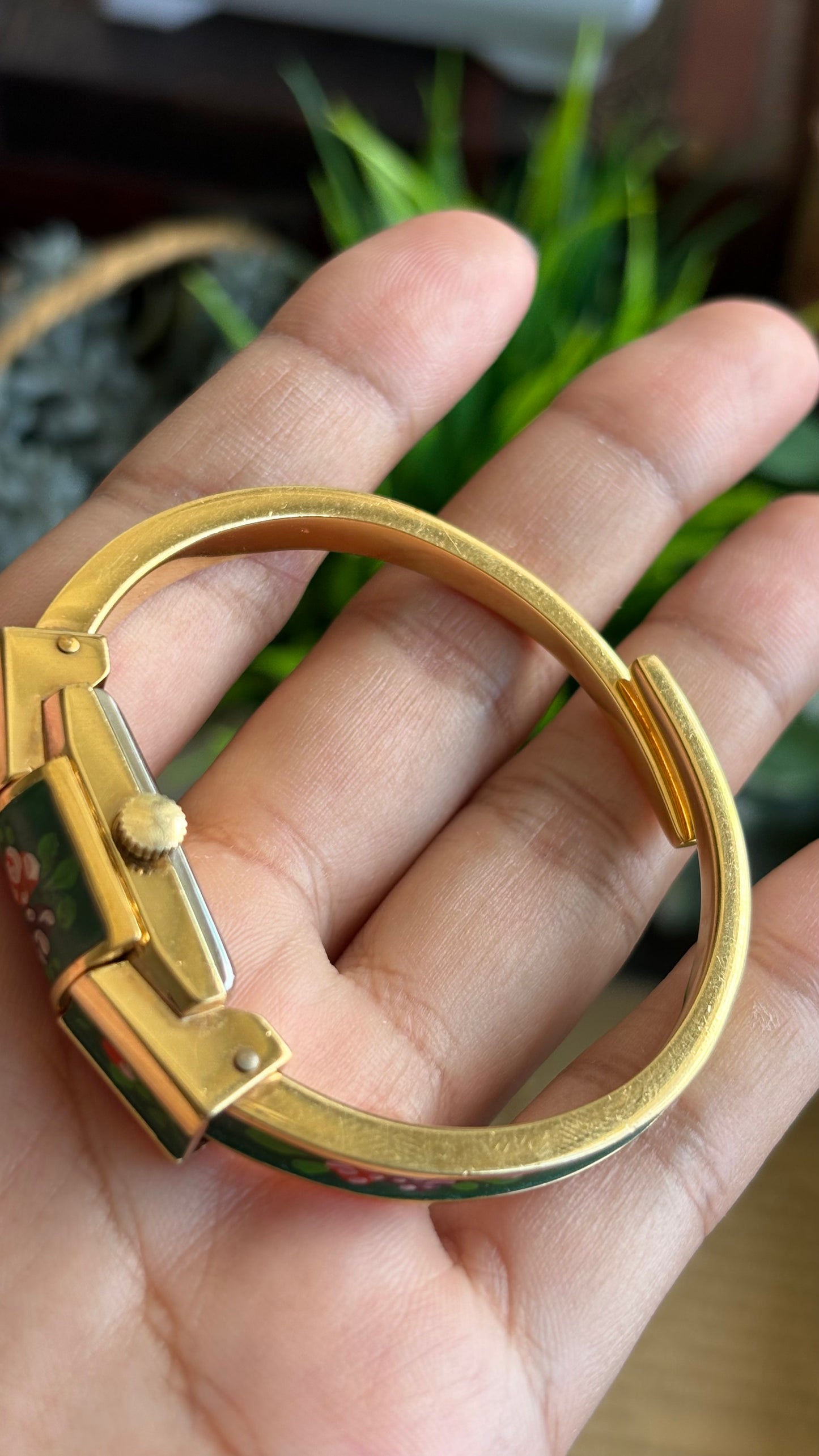 Extremely Rare Vintage Flower Peekaboo Watch in Gold Tone Swiss Made