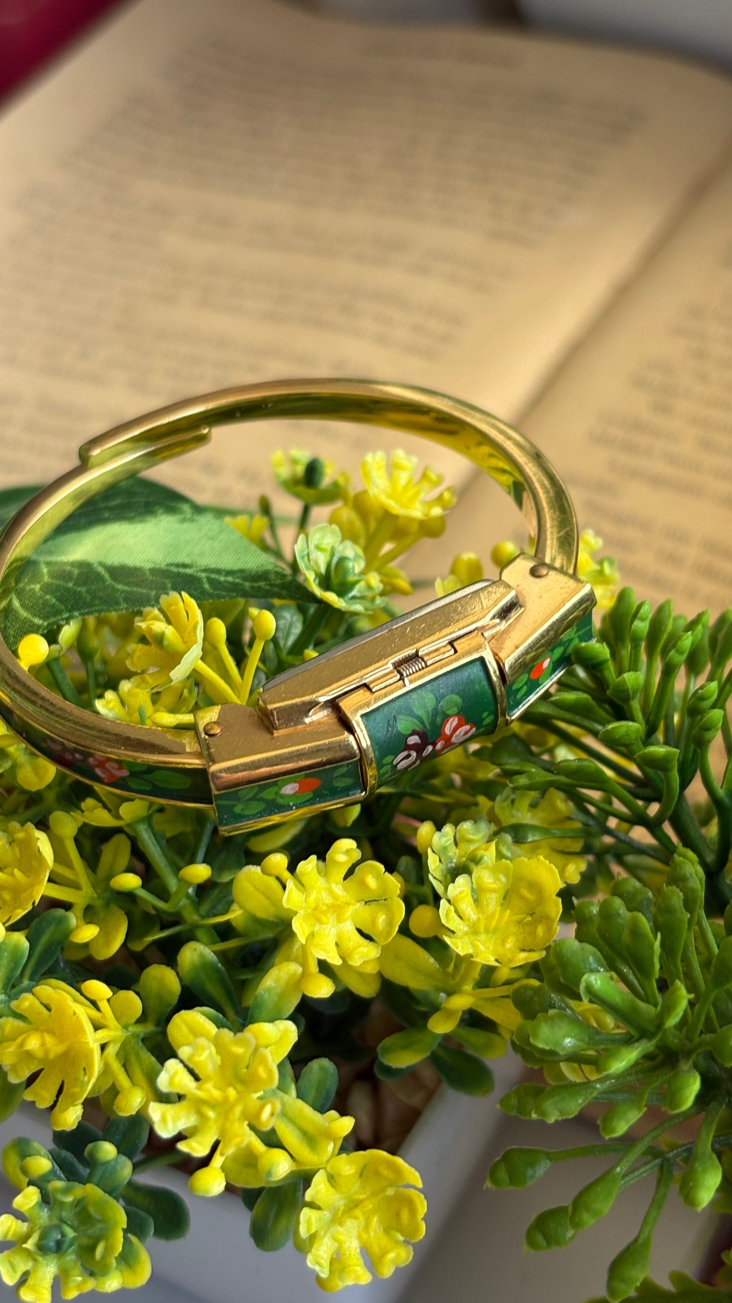 Extremely Rare Vintage Flower Peekaboo Watch in Gold Tone Swiss Made