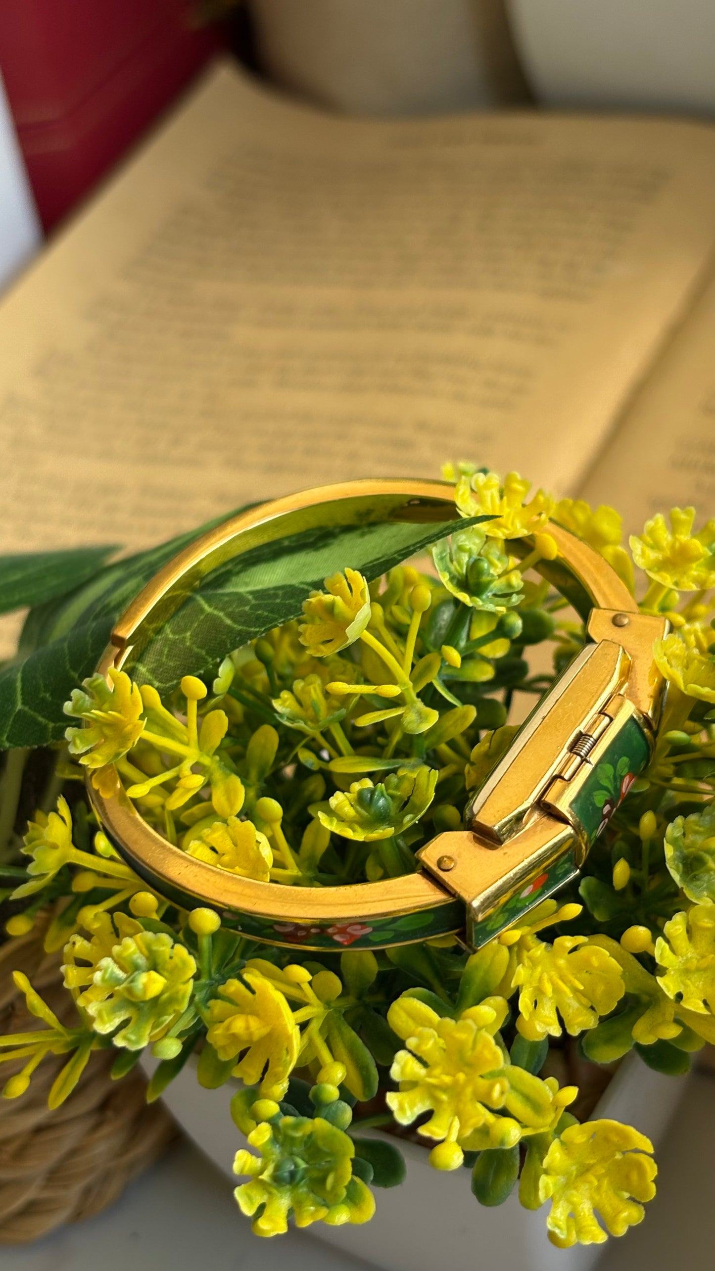 Extremely Rare Vintage Flower Peekaboo Watch in Gold Tone Swiss Made