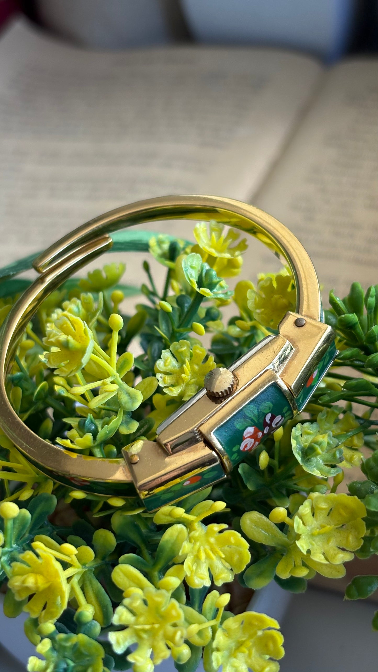 Extremely Rare Vintage Flower Peekaboo Watch in Gold Tone Swiss Made