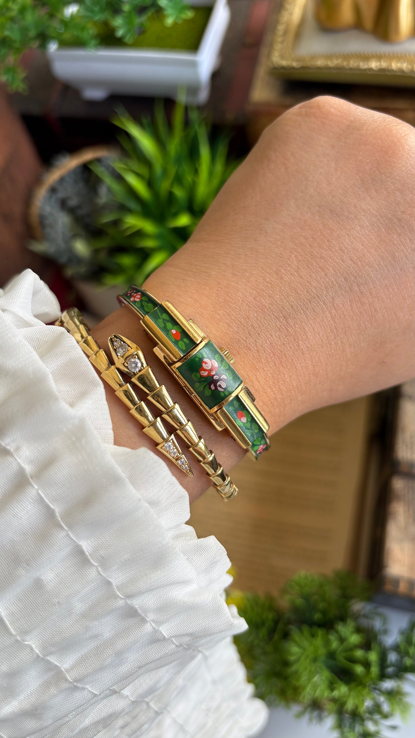 Extremely Rare Vintage Flower Peekaboo Watch in Gold Tone Swiss Made