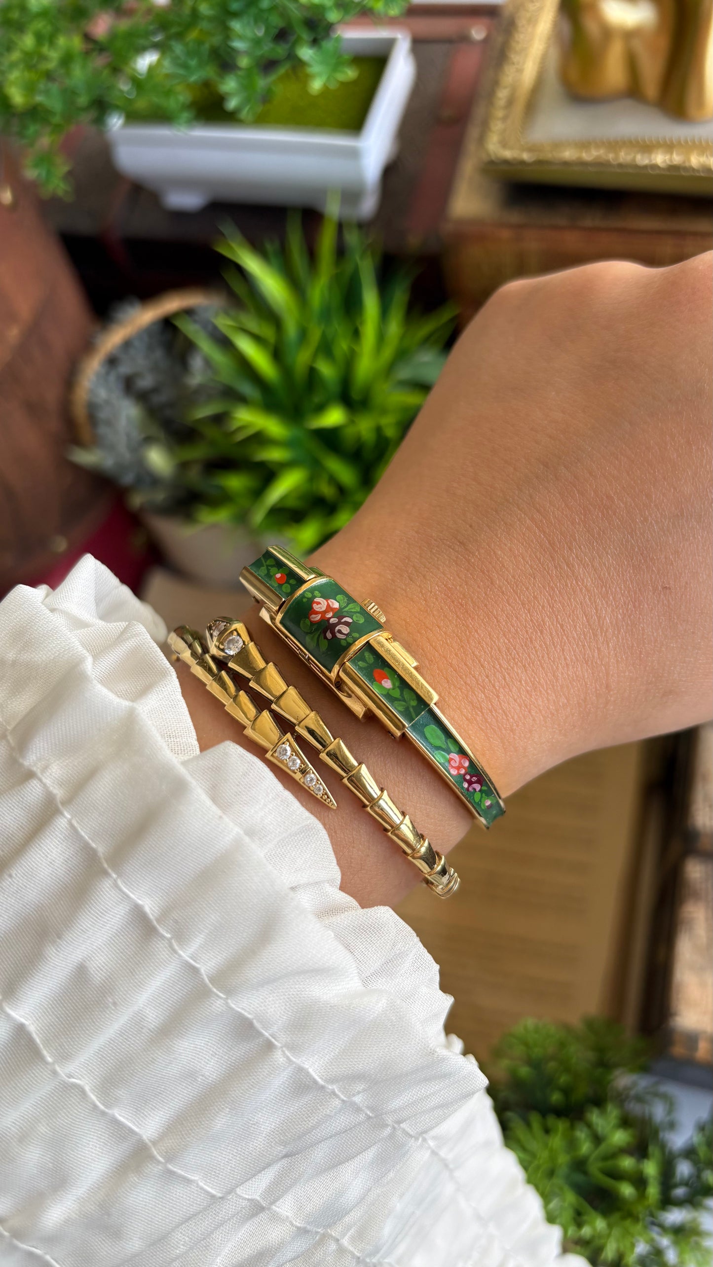 Extremely Rare Vintage Flower Peekaboo Watch in Gold Tone Swiss Made