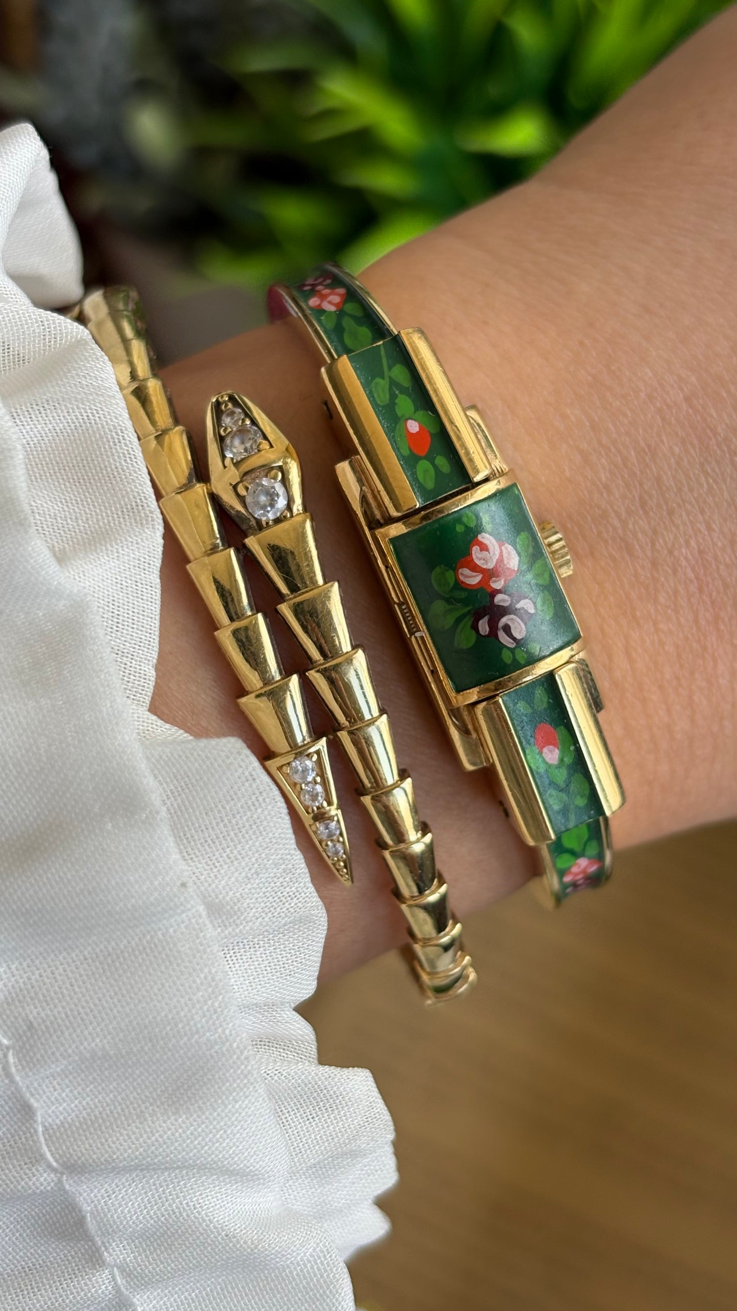 Extremely Rare Vintage Flower Peekaboo Watch in Gold Tone Swiss Made