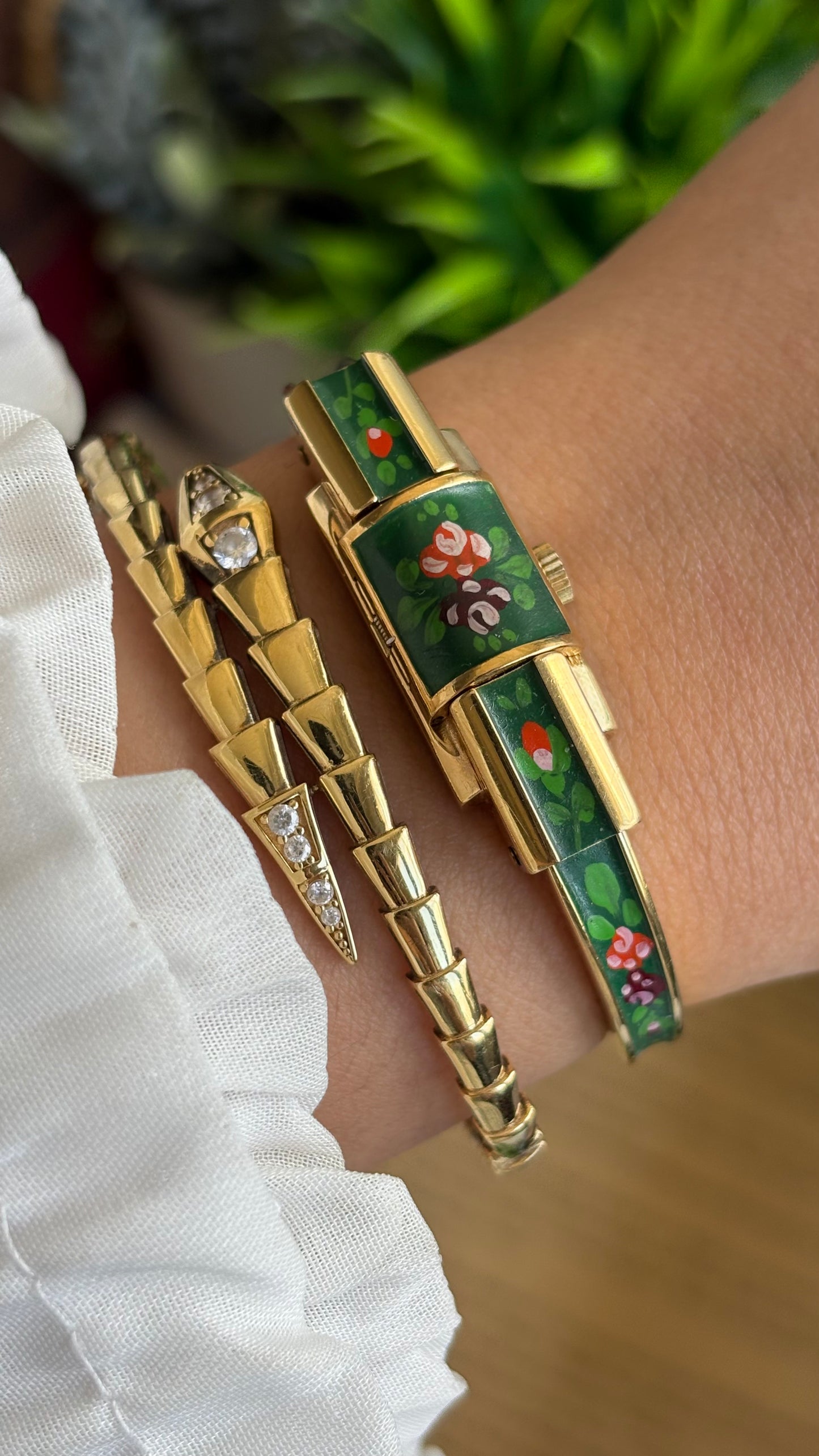 Extremely Rare Vintage Flower Peekaboo Watch in Gold Tone Swiss Made
