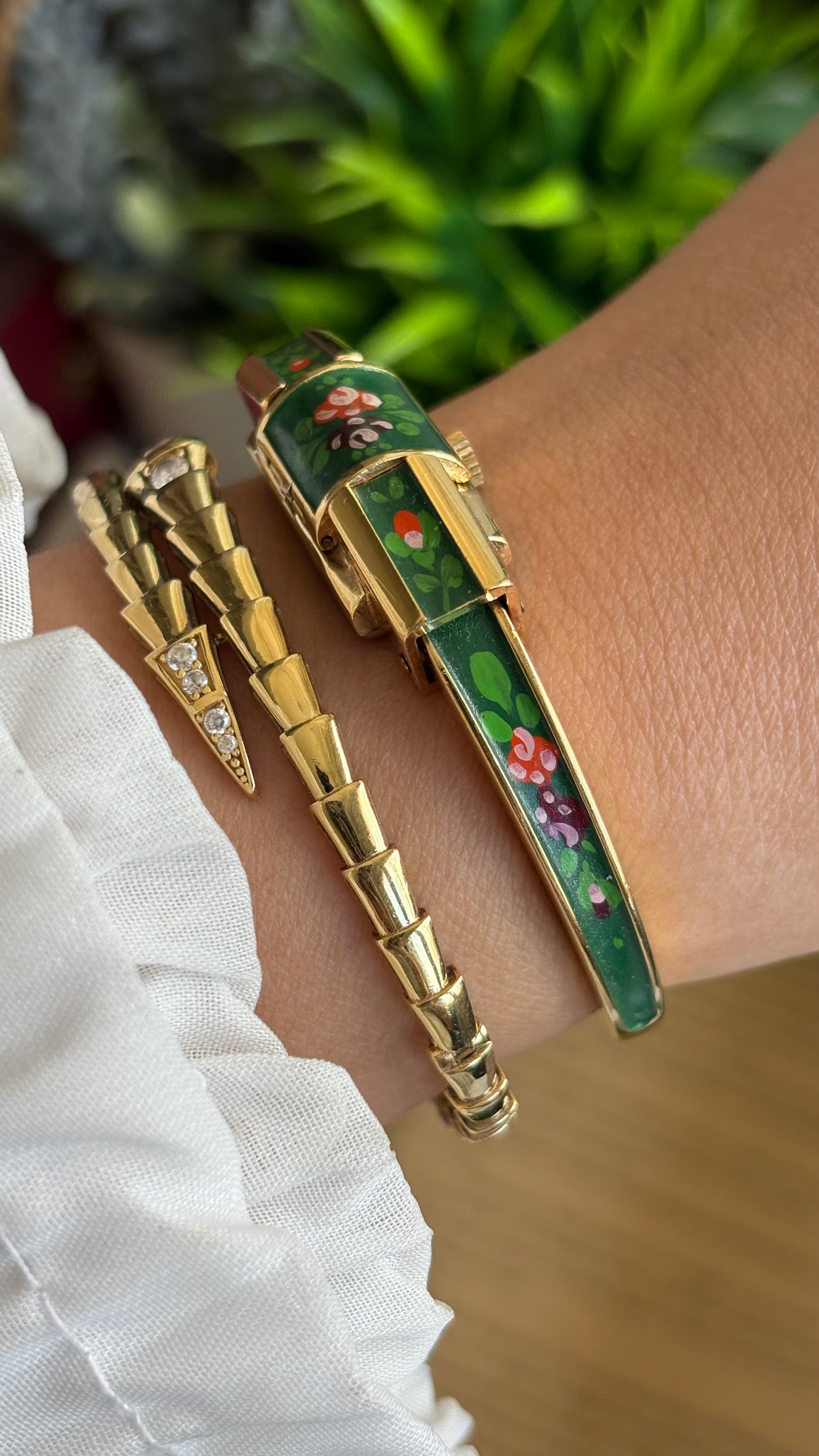 Extremely Rare Vintage Flower Peekaboo Watch in Gold Tone Swiss Made
