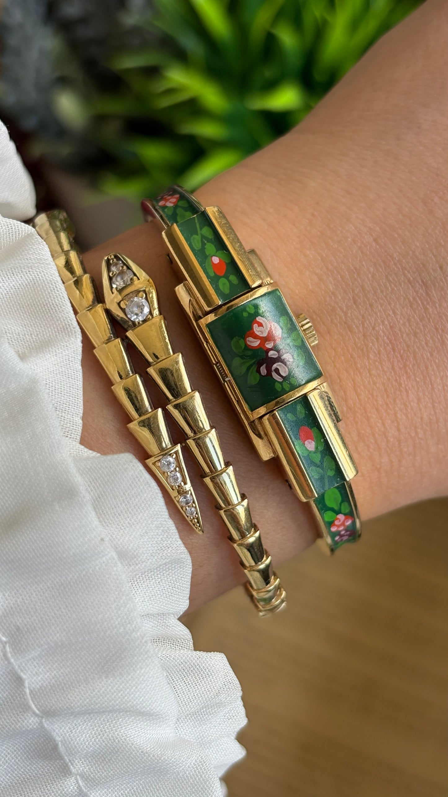 Extremely Rare Vintage Flower Peekaboo Watch in Gold Tone Swiss Made