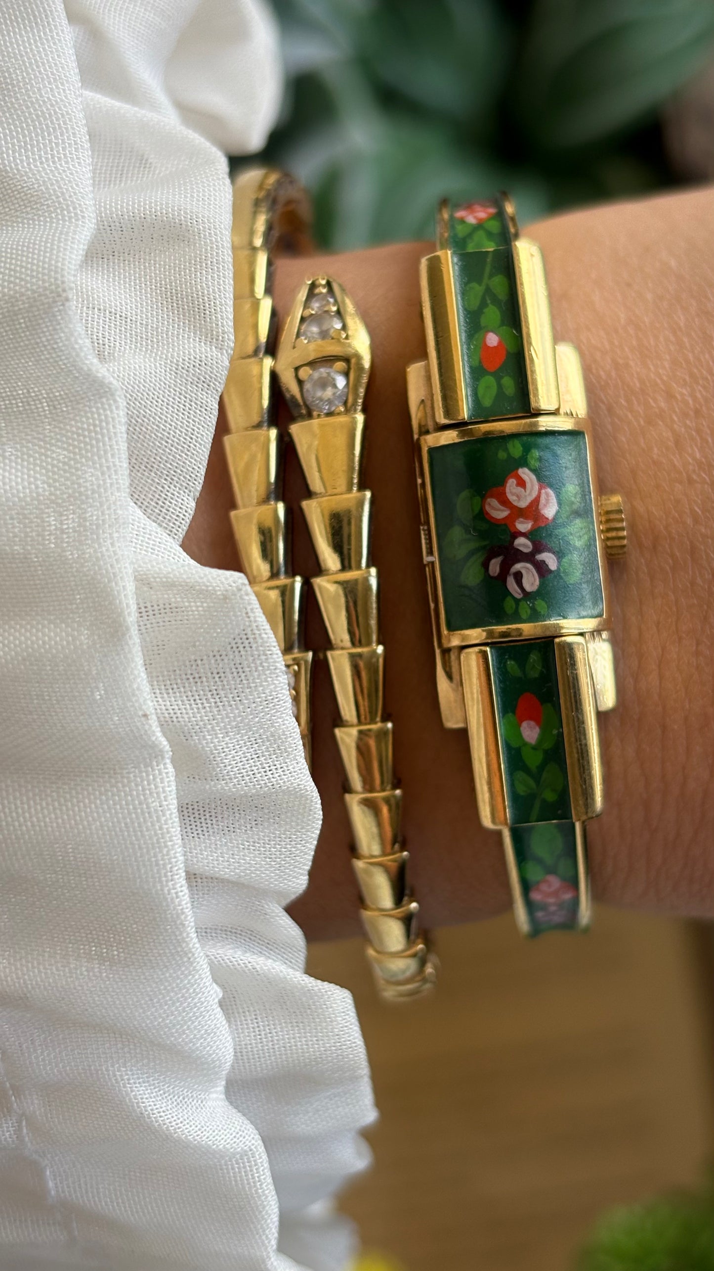 Extremely Rare Vintage Flower Peekaboo Watch in Gold Tone Swiss Made