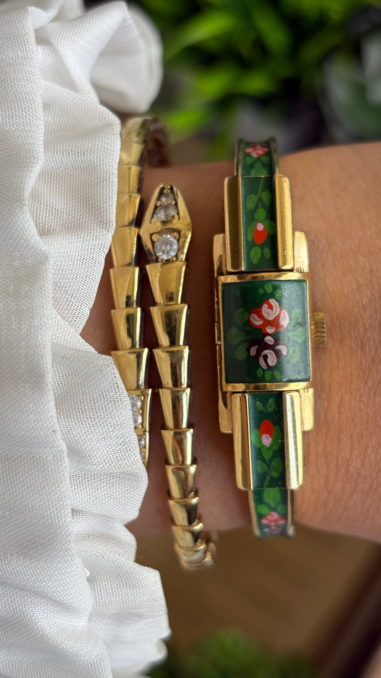 Extremely Rare Vintage Flower Peekaboo Watch in Gold Tone Swiss Made