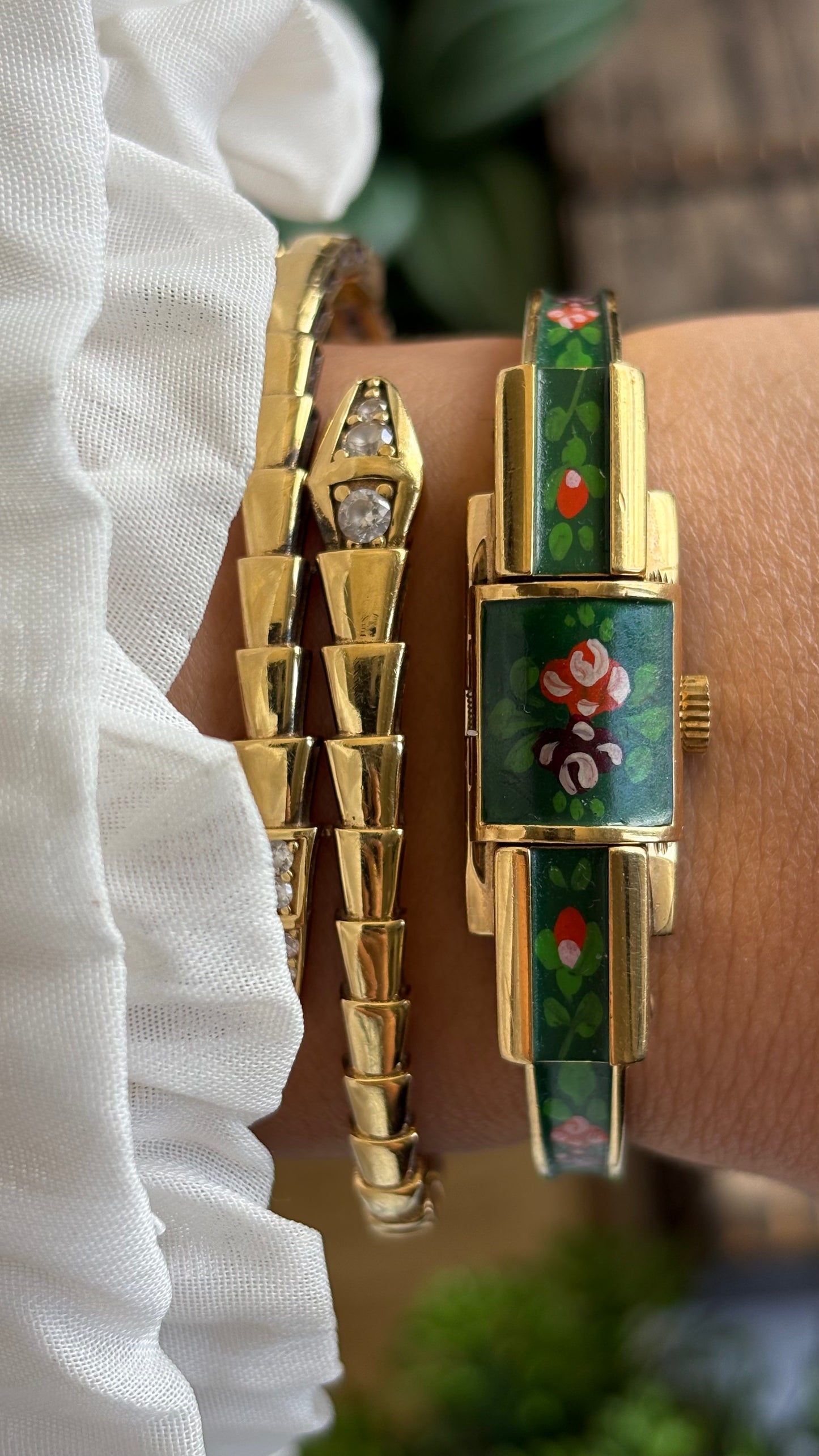 Extremely Rare Vintage Flower Peekaboo Watch in Gold Tone Swiss Made
