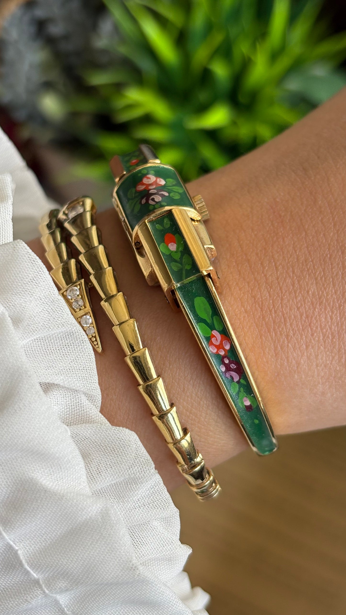 Extremely Rare Vintage Flower Peekaboo Watch in Gold Tone Swiss Made