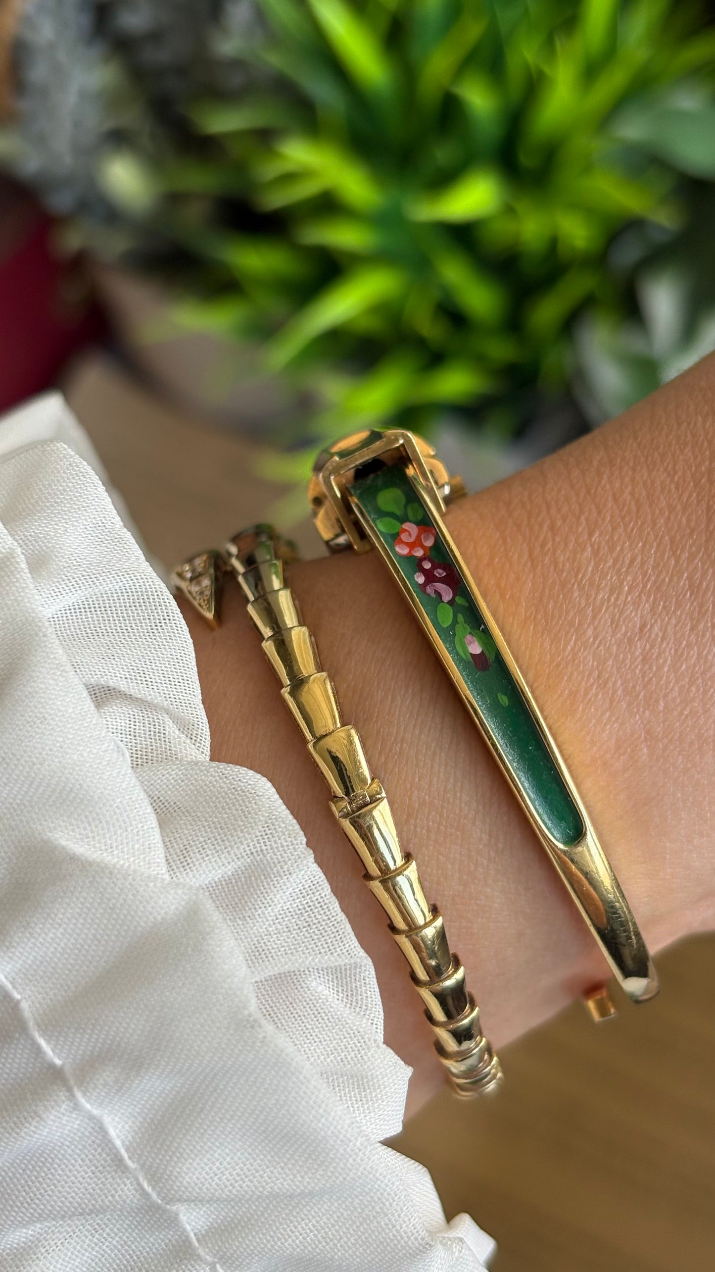 Extremely Rare Vintage Flower Peekaboo Watch in Gold Tone Swiss Made