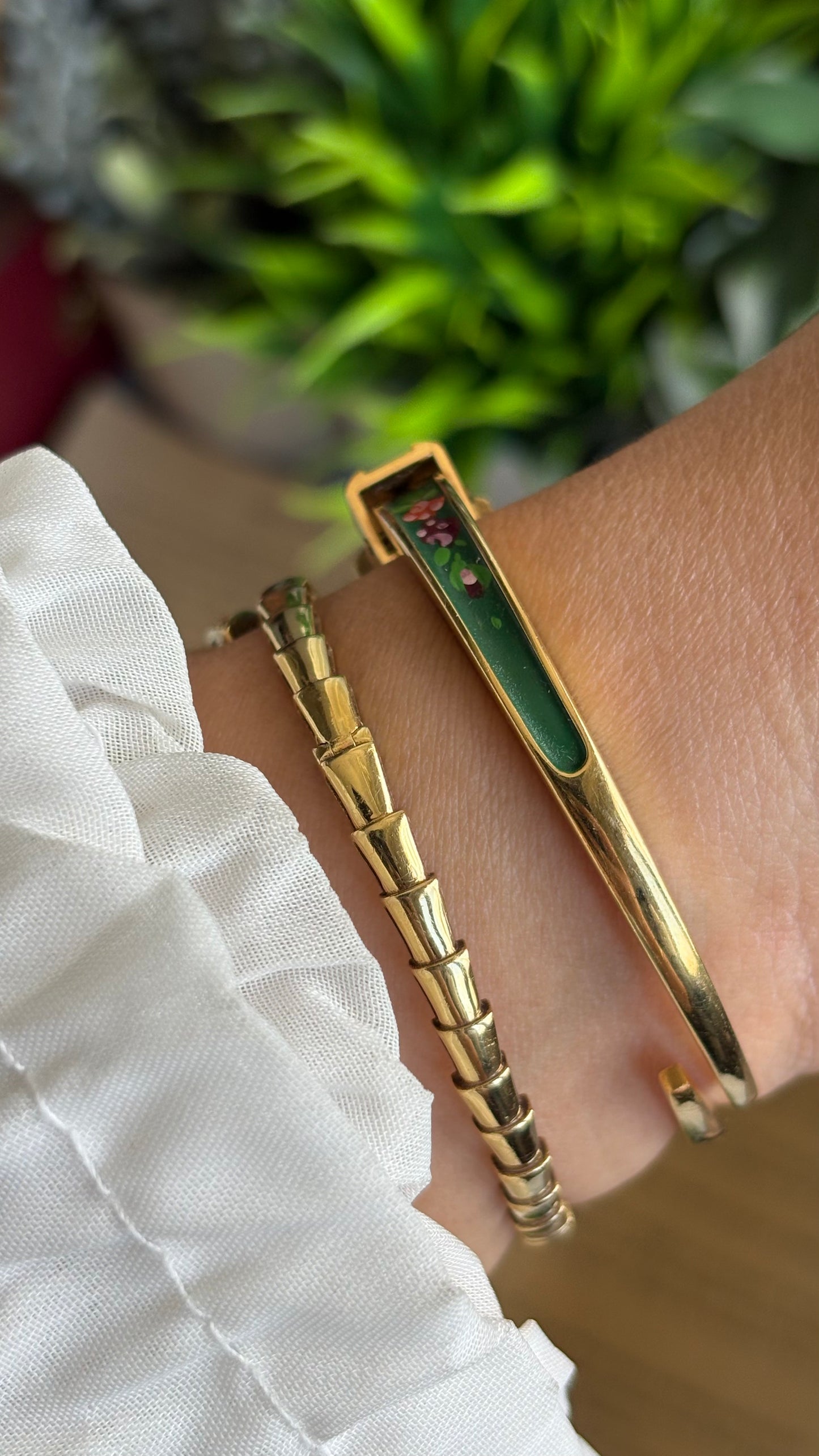 Extremely Rare Vintage Flower Peekaboo Watch in Gold Tone Swiss Made