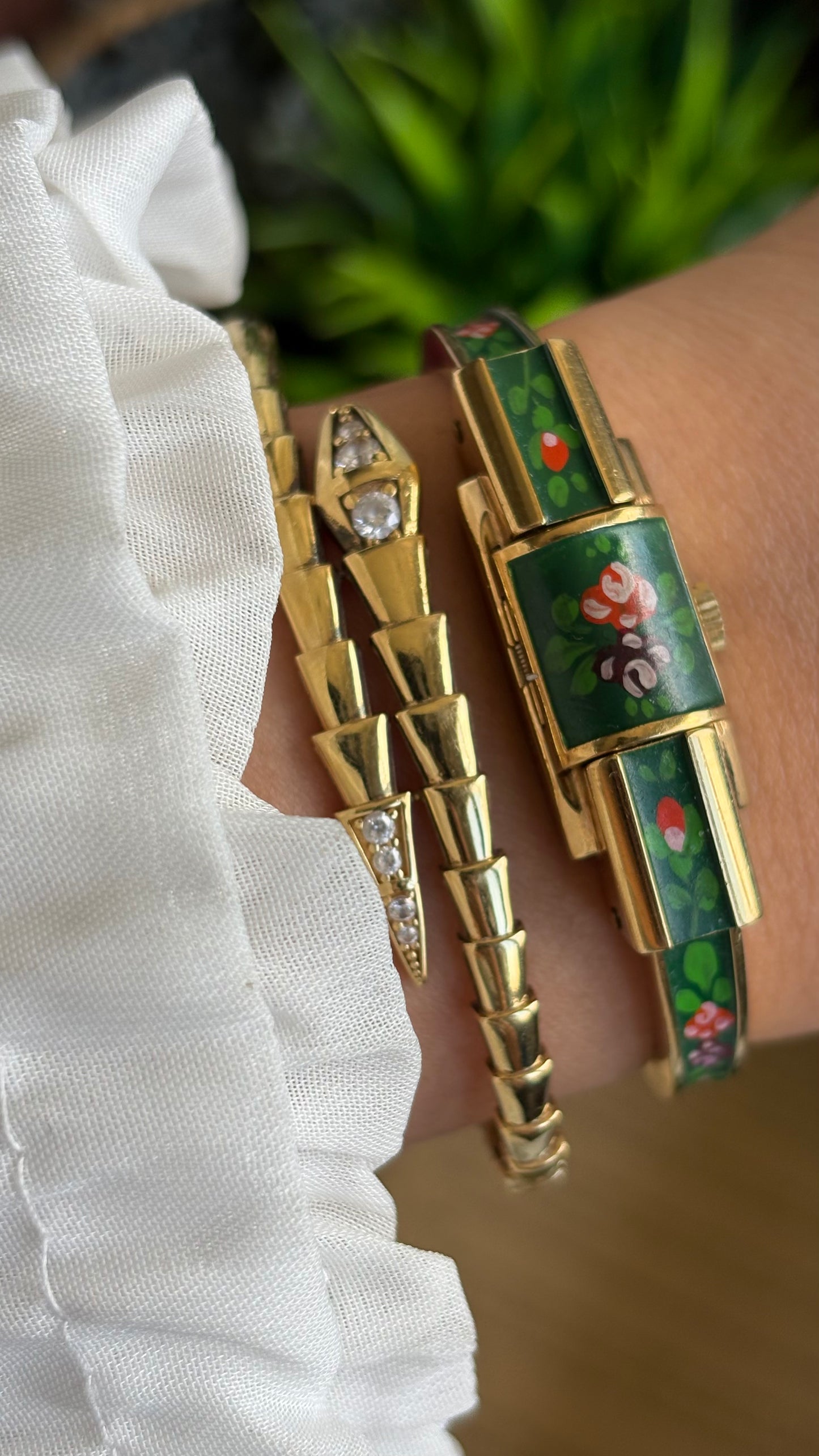 Extremely Rare Vintage Flower Peekaboo Watch in Gold Tone Swiss Made