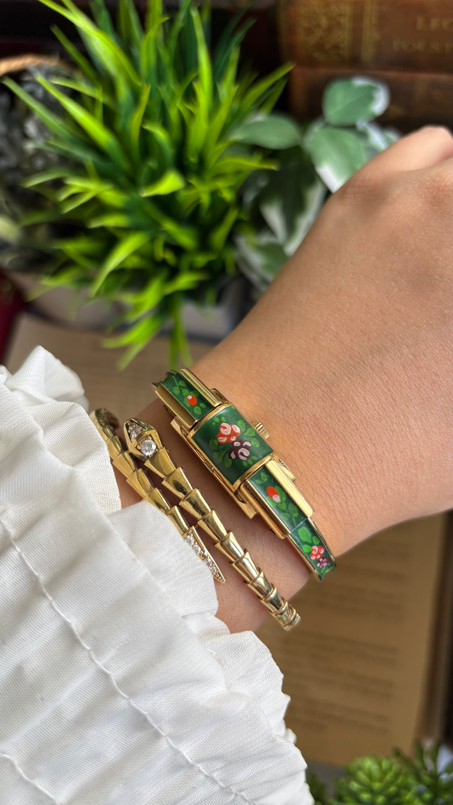 Extremely Rare Vintage Flower Peekaboo Watch in Gold Tone Swiss Made
