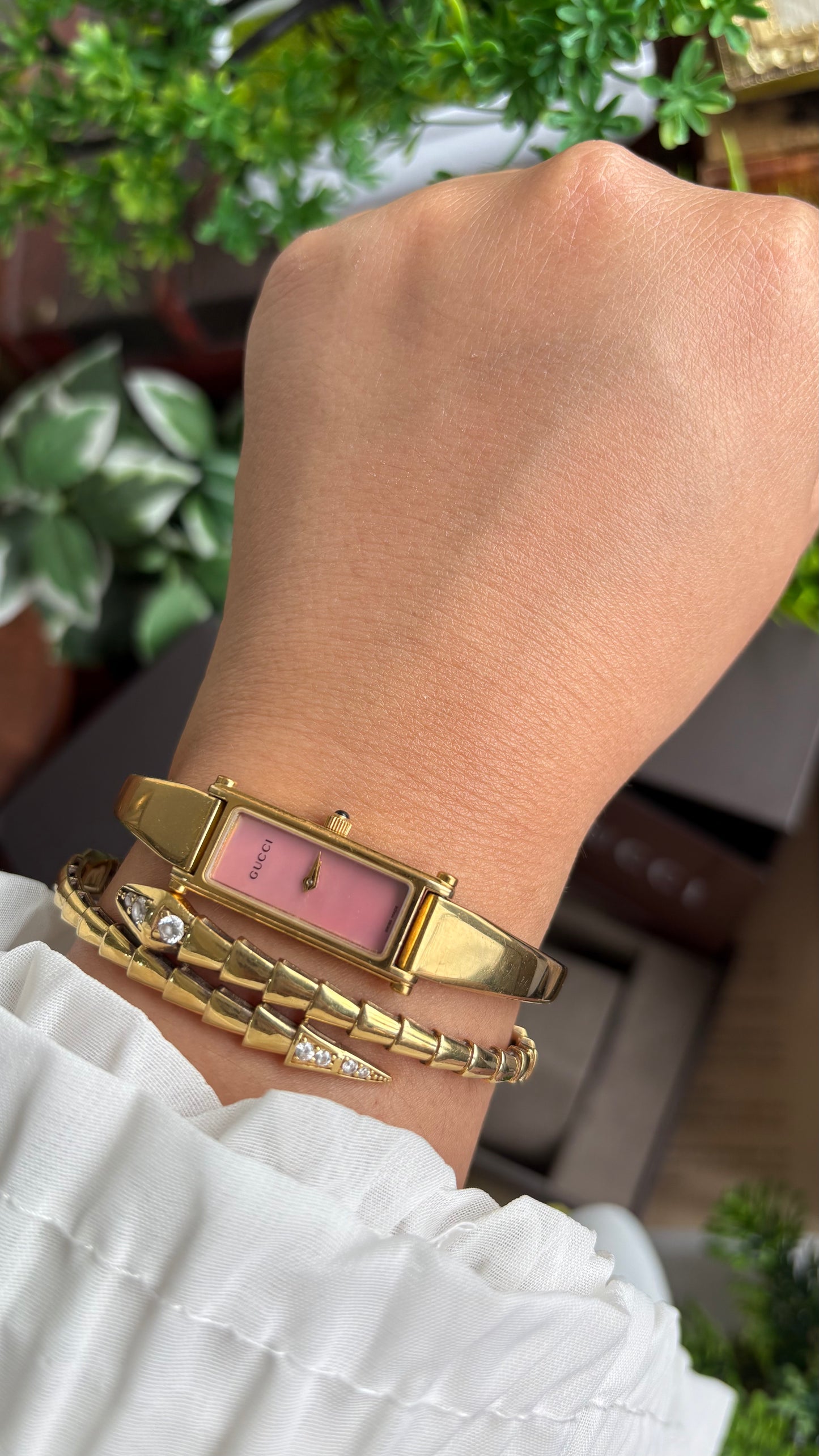 Vintage Gucci 1500L Watch in Gold Tone Mother of Pearl Pink Dial with Gucci Box
