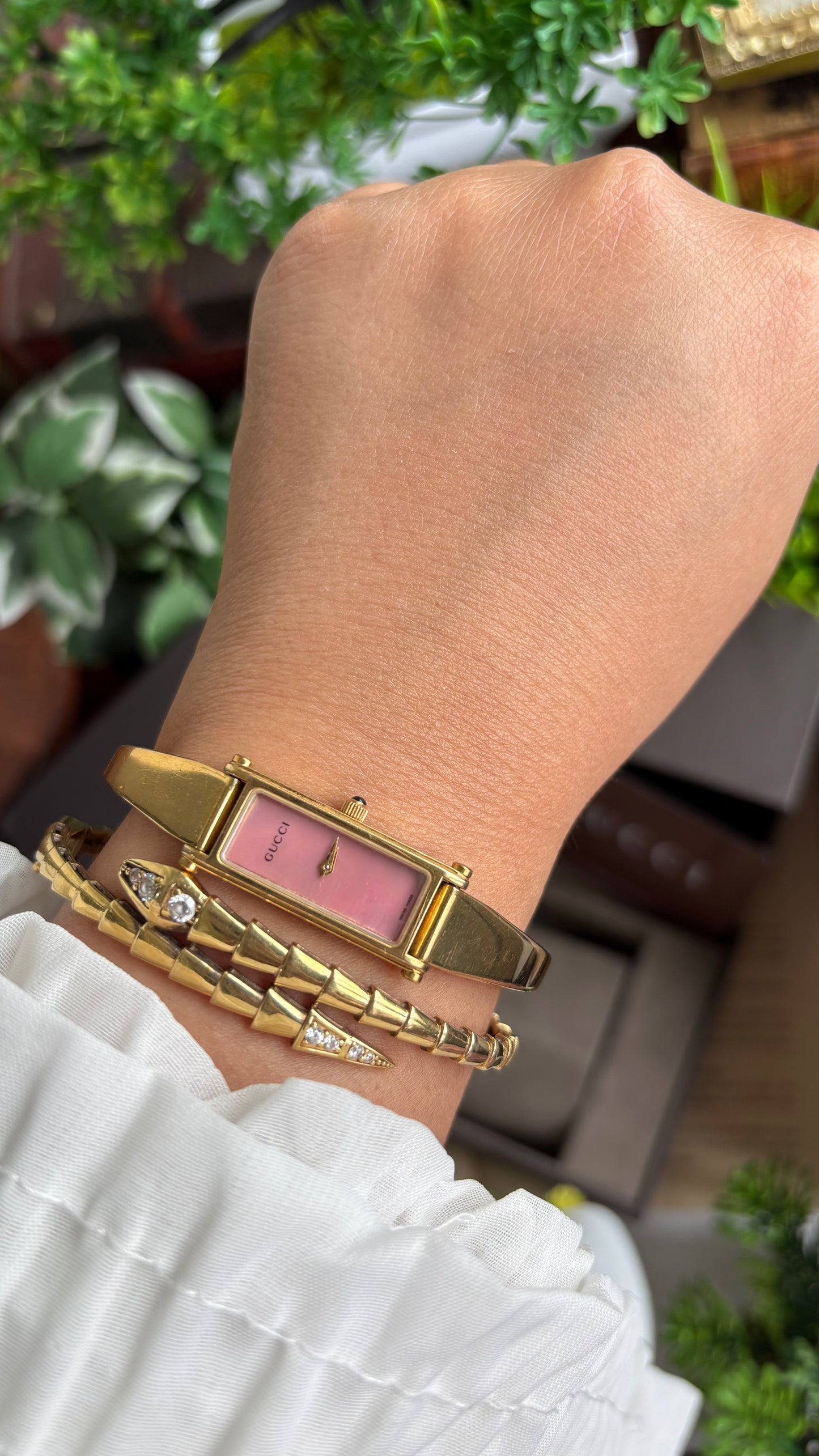 Vintage Gucci 1500L Watch in Gold Tone Mother of Pearl Pink Dial with Gucci Box