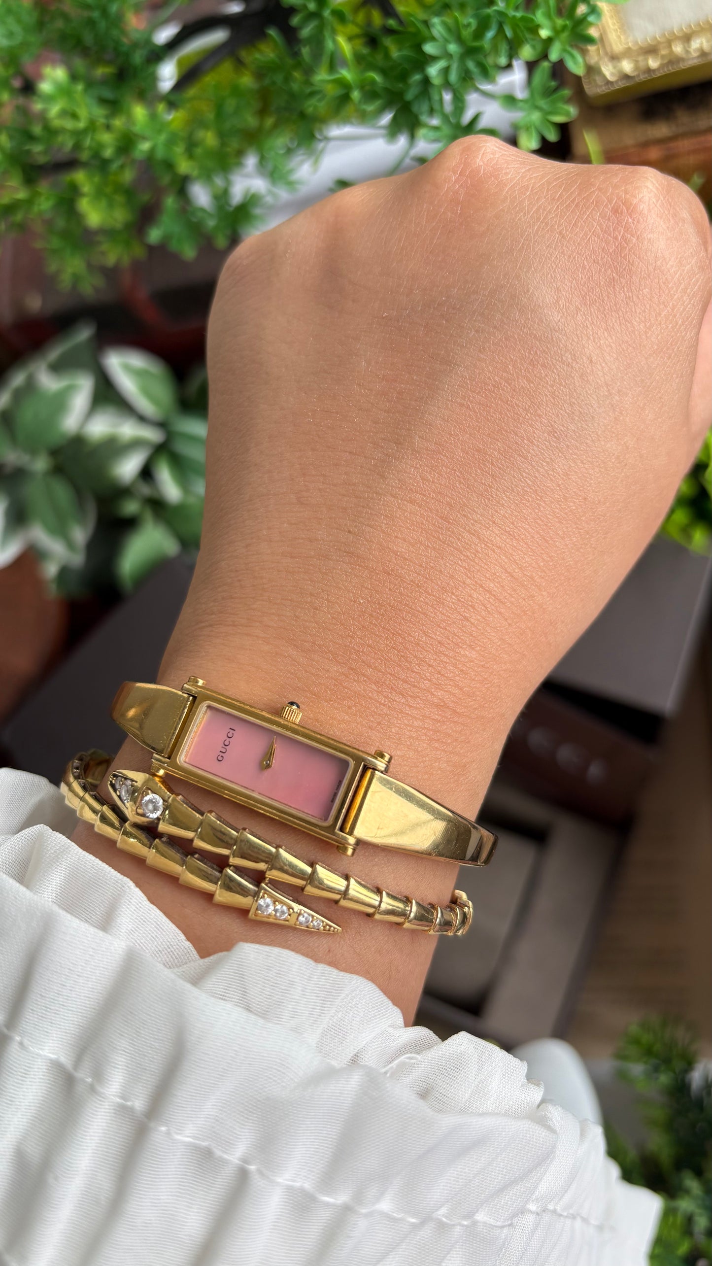 Vintage Gucci 1500L Watch in Gold Tone Mother of Pearl Pink Dial with Gucci Box