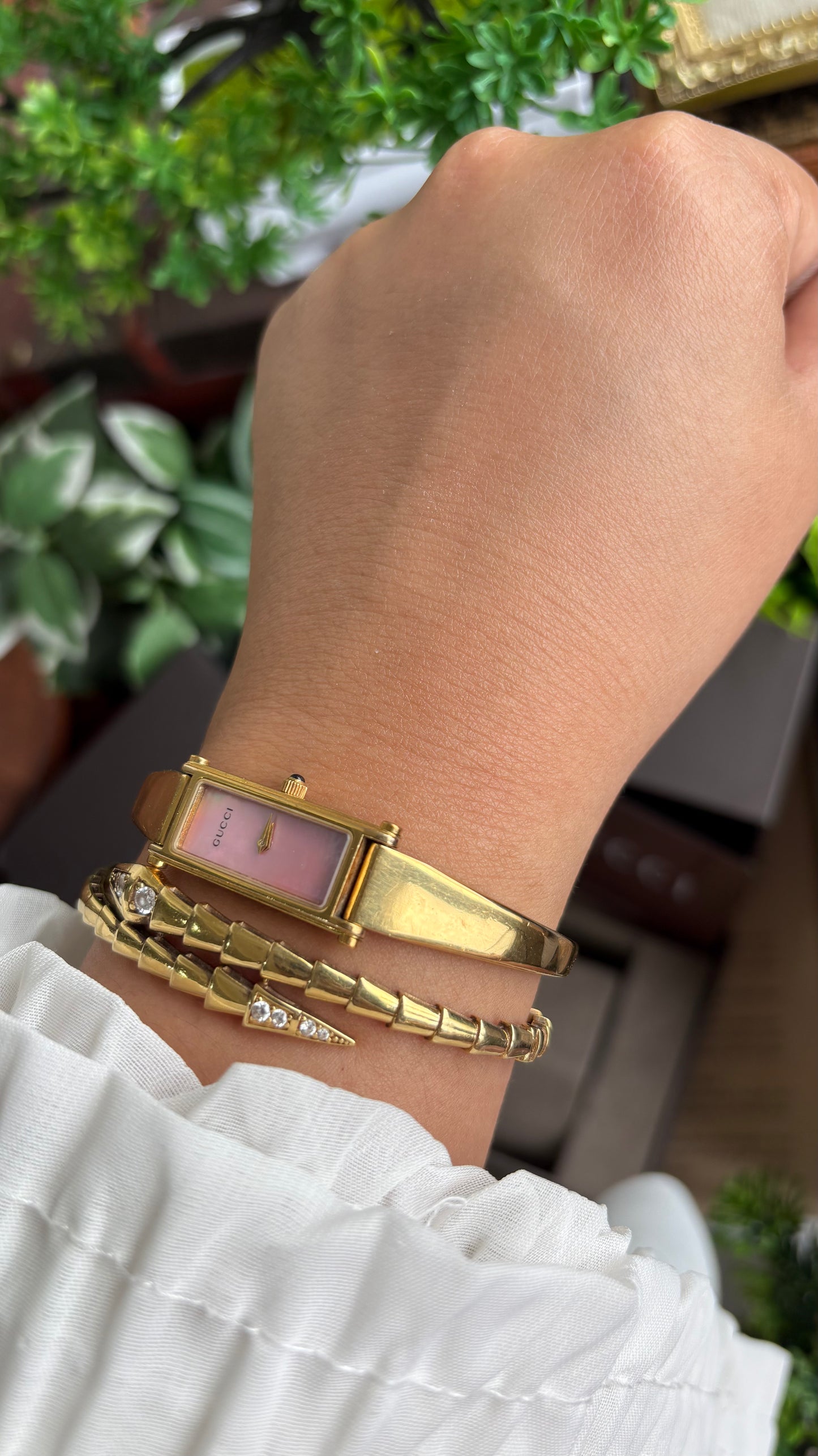 Vintage Gucci 1500L Watch in Gold Tone Mother of Pearl Pink Dial with Gucci Box