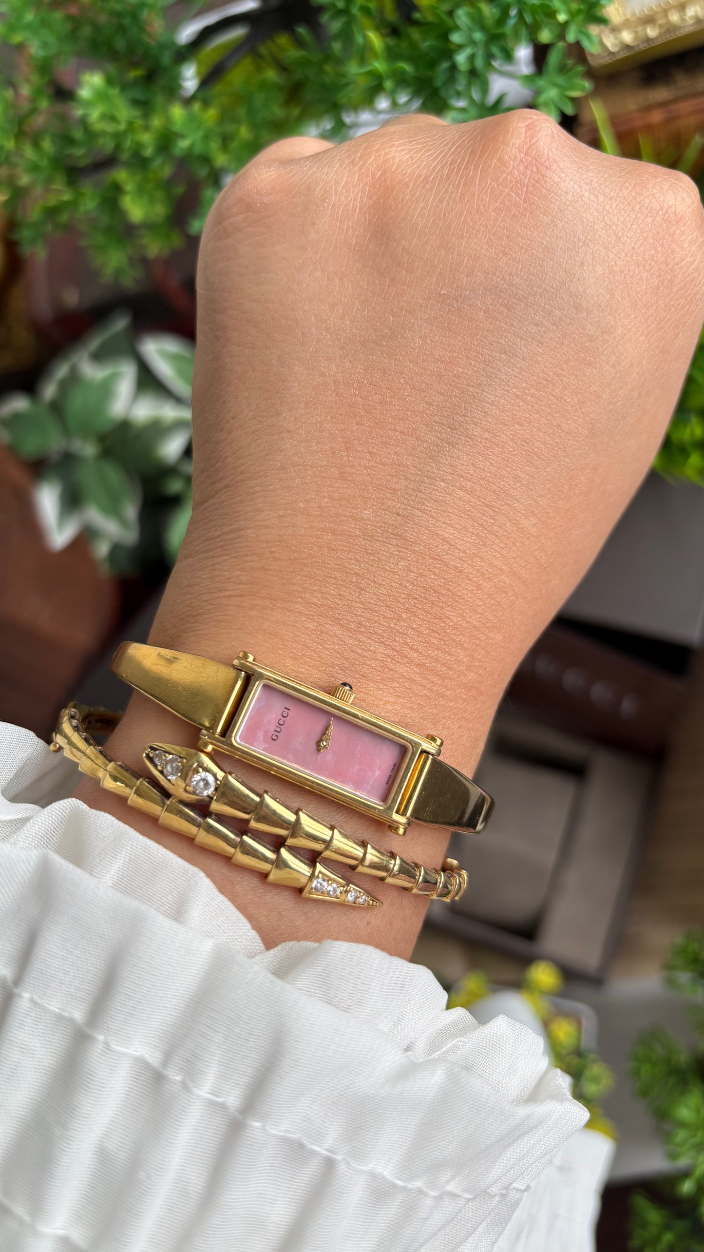 Vintage Gucci 1500L Watch in Gold Tone Mother of Pearl Pink Dial with Gucci Box