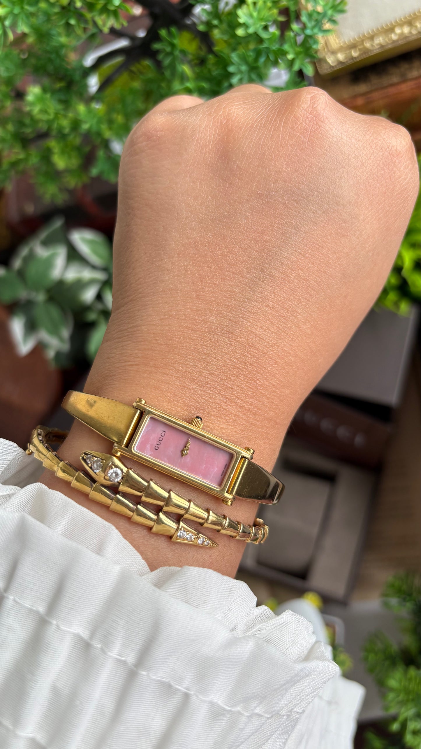 Vintage Gucci 1500L Watch in Gold Tone Mother of Pearl Pink Dial with Gucci Box