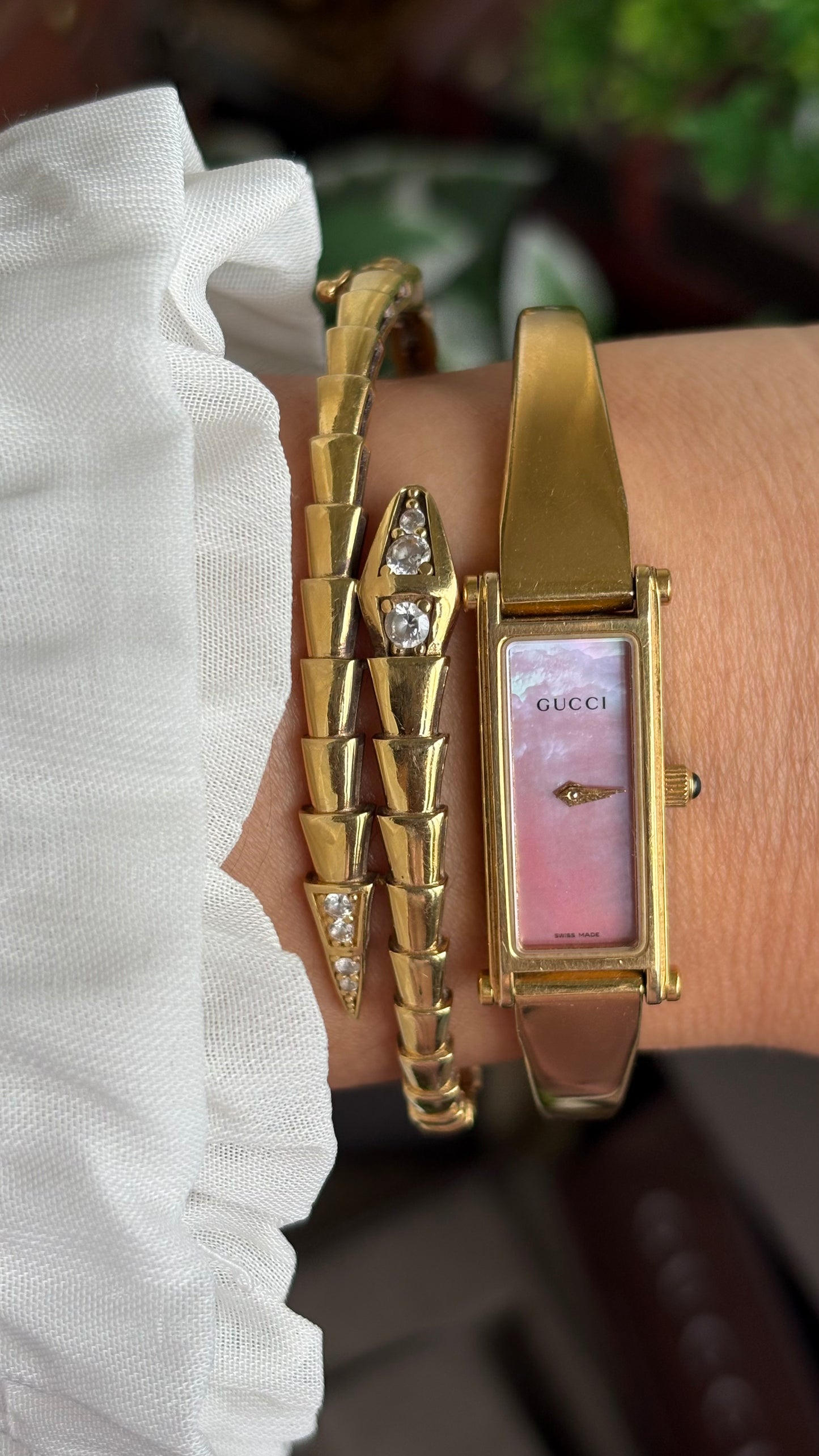 Vintage Gucci 1500L Watch in Gold Tone Mother of Pearl Pink Dial with Gucci Box
