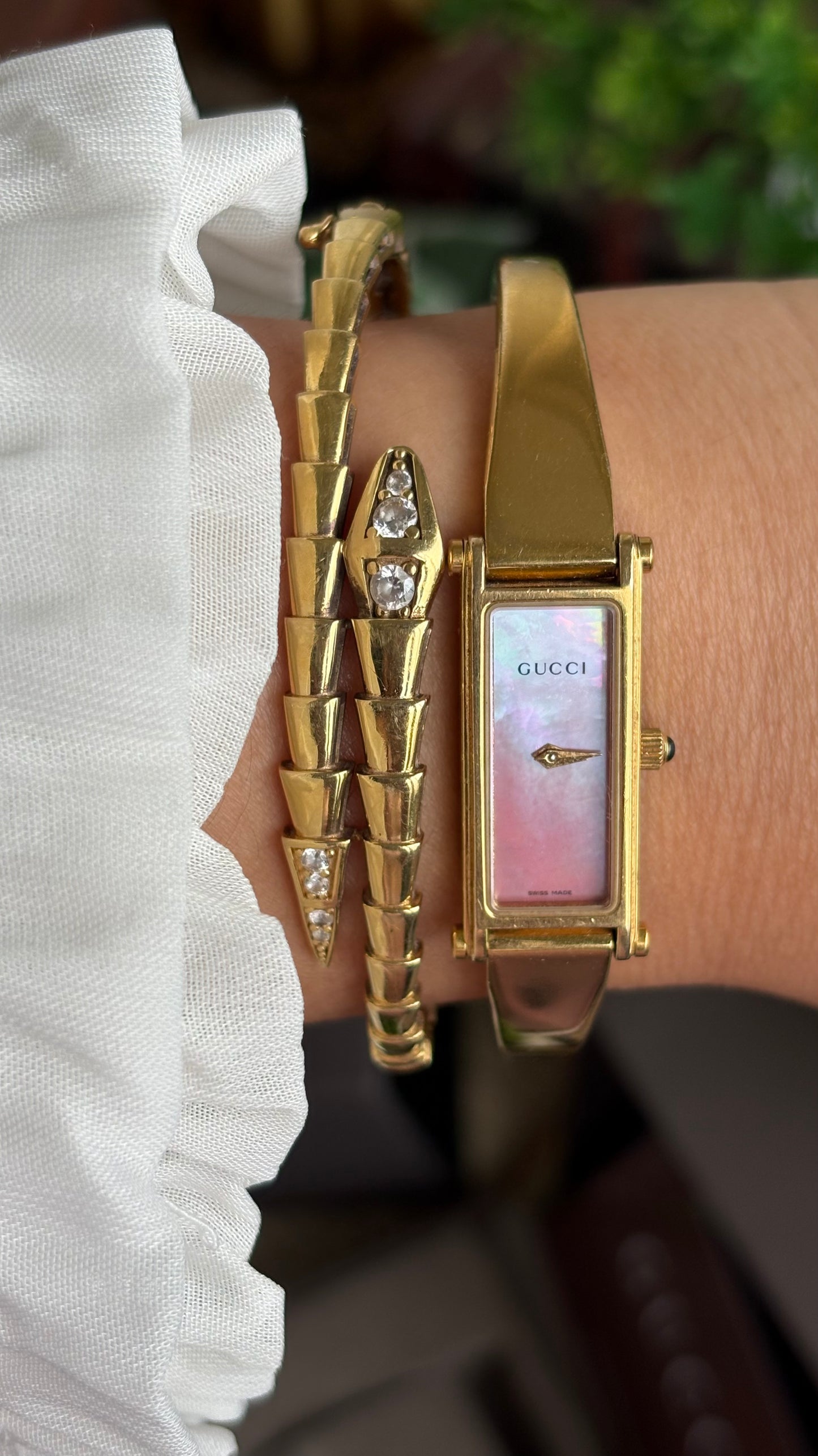Vintage Gucci 1500L Watch in Gold Tone Mother of Pearl Pink Dial with Gucci Box