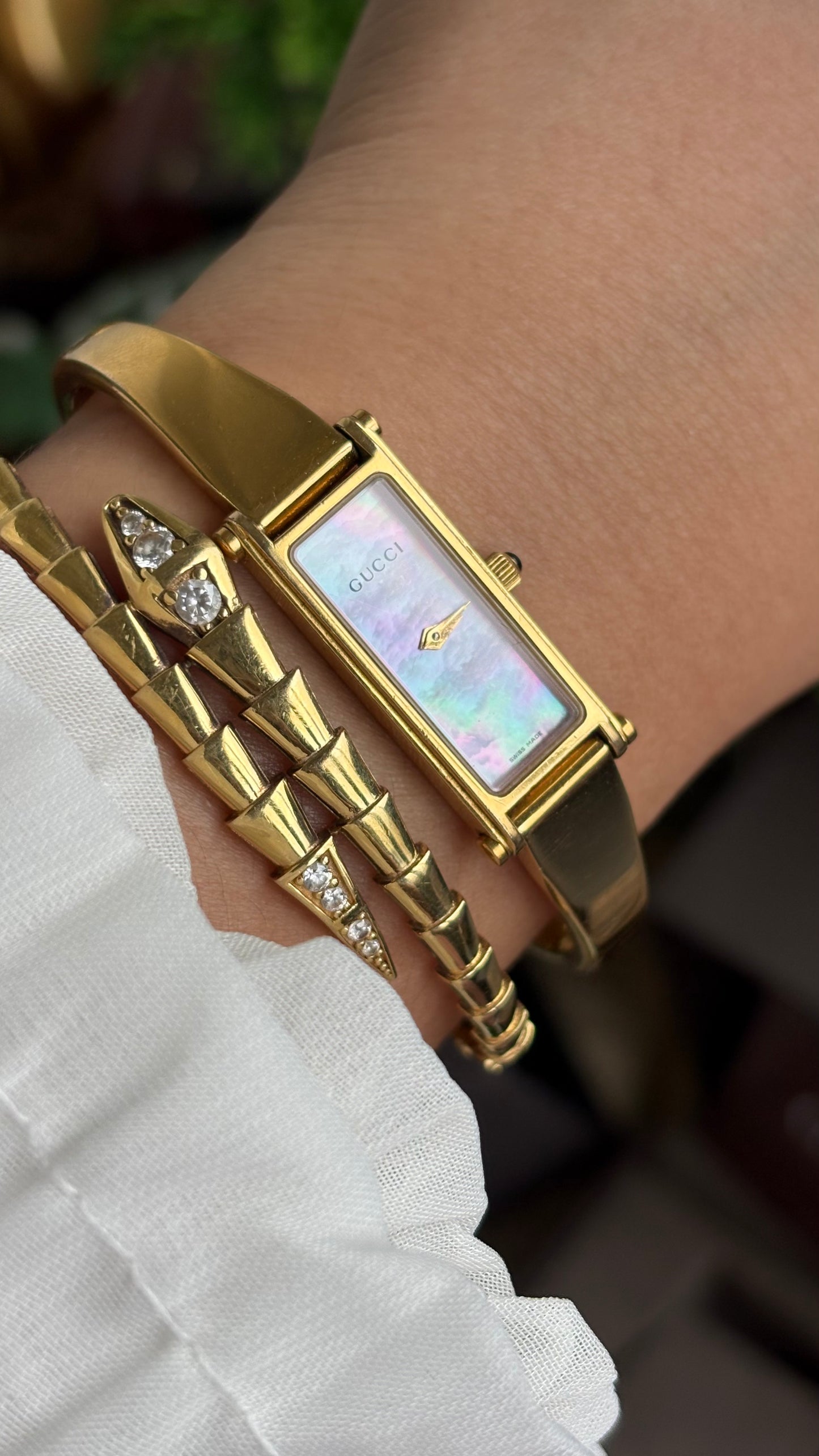 Vintage Gucci 1500L Watch in Gold Tone Mother of Pearl Pink Dial with Gucci Box